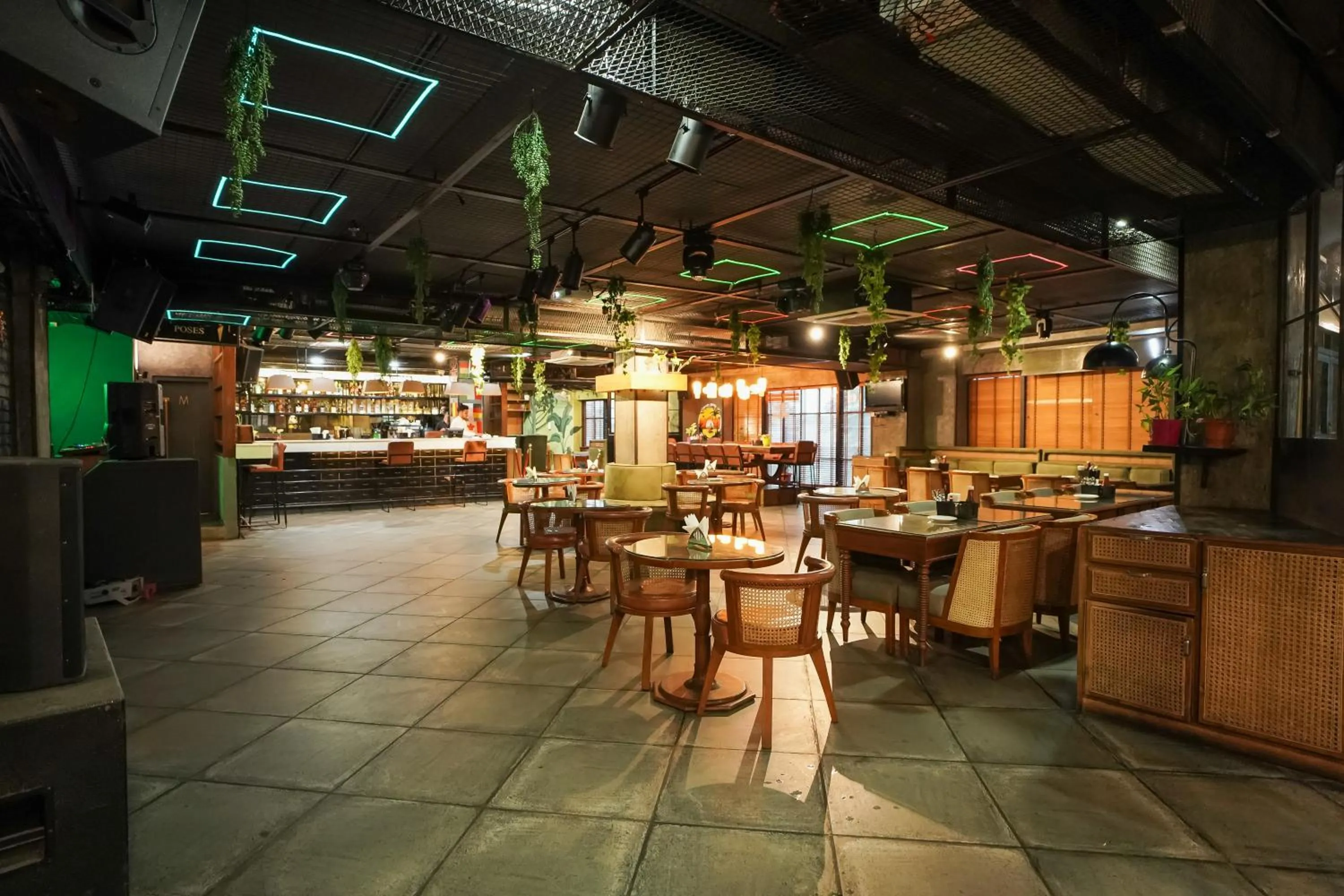 Restaurant/places to eat in Clarion Bella Casa at Airport