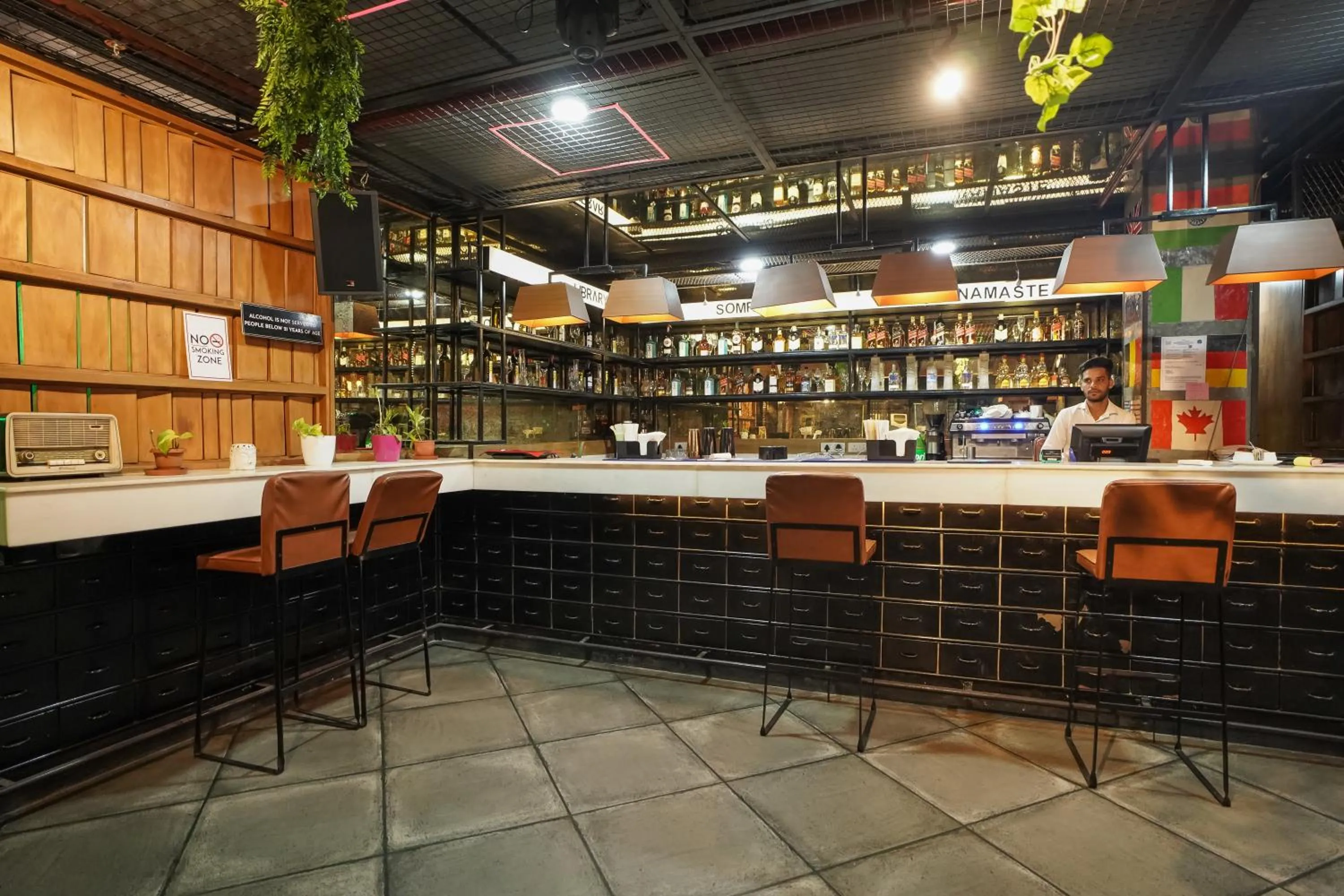 Restaurant/places to eat in Clarion Bella Casa at Airport