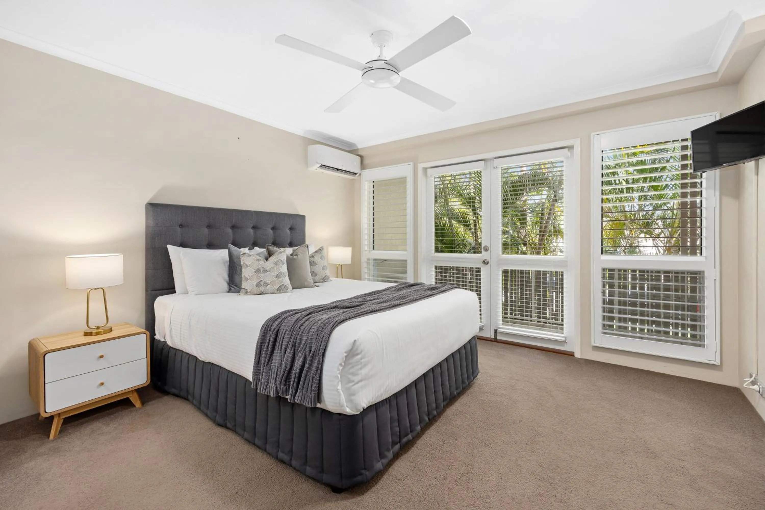 Balcony/Terrace, Bed in Sunset Cove Noosa