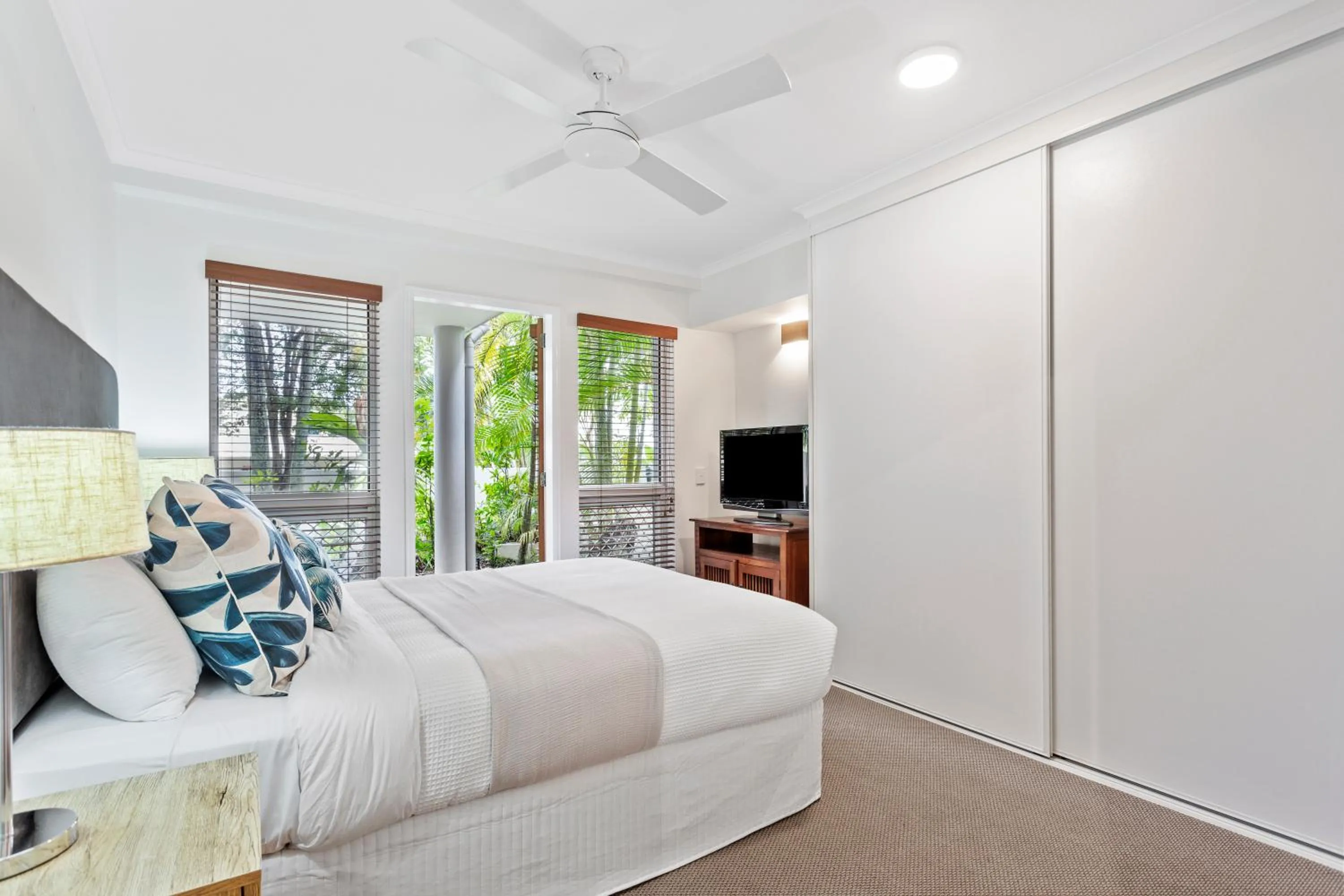 Bedroom, Bed in Sunset Cove Noosa