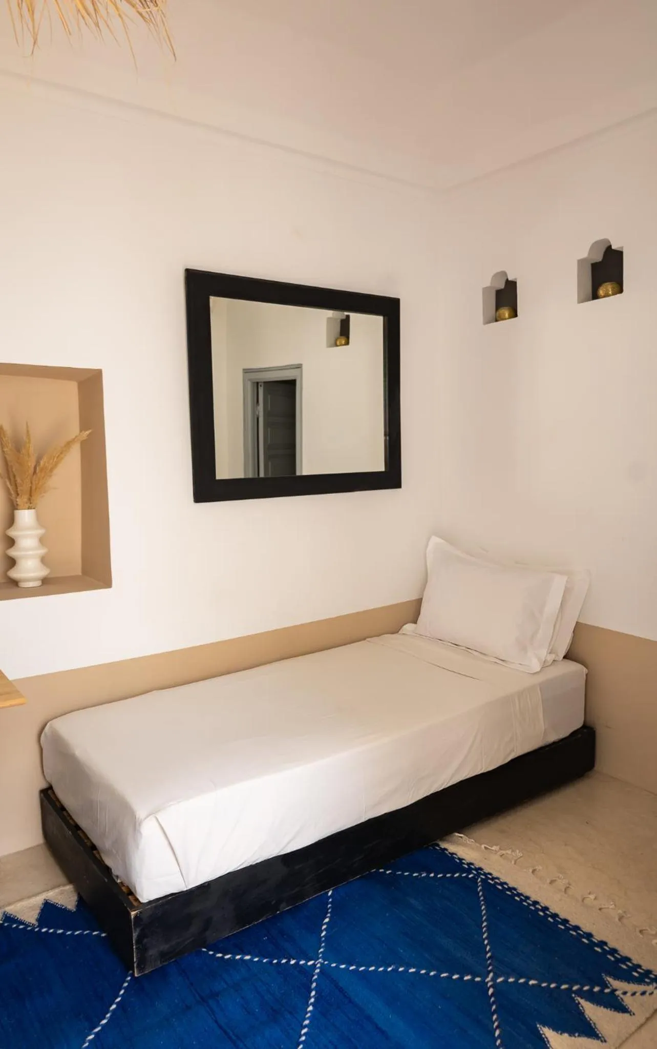 Bed in Riad El Jadide