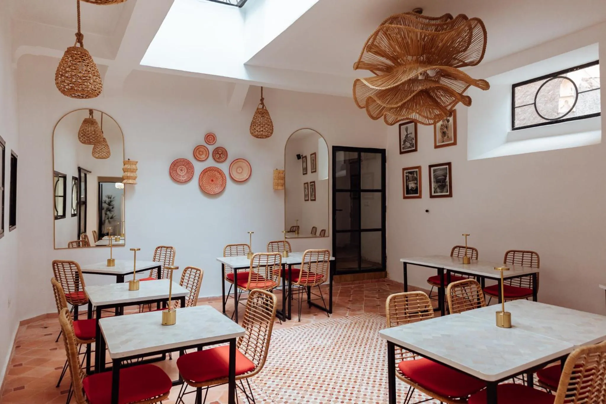 Restaurant/places to eat in Riad El Jadide