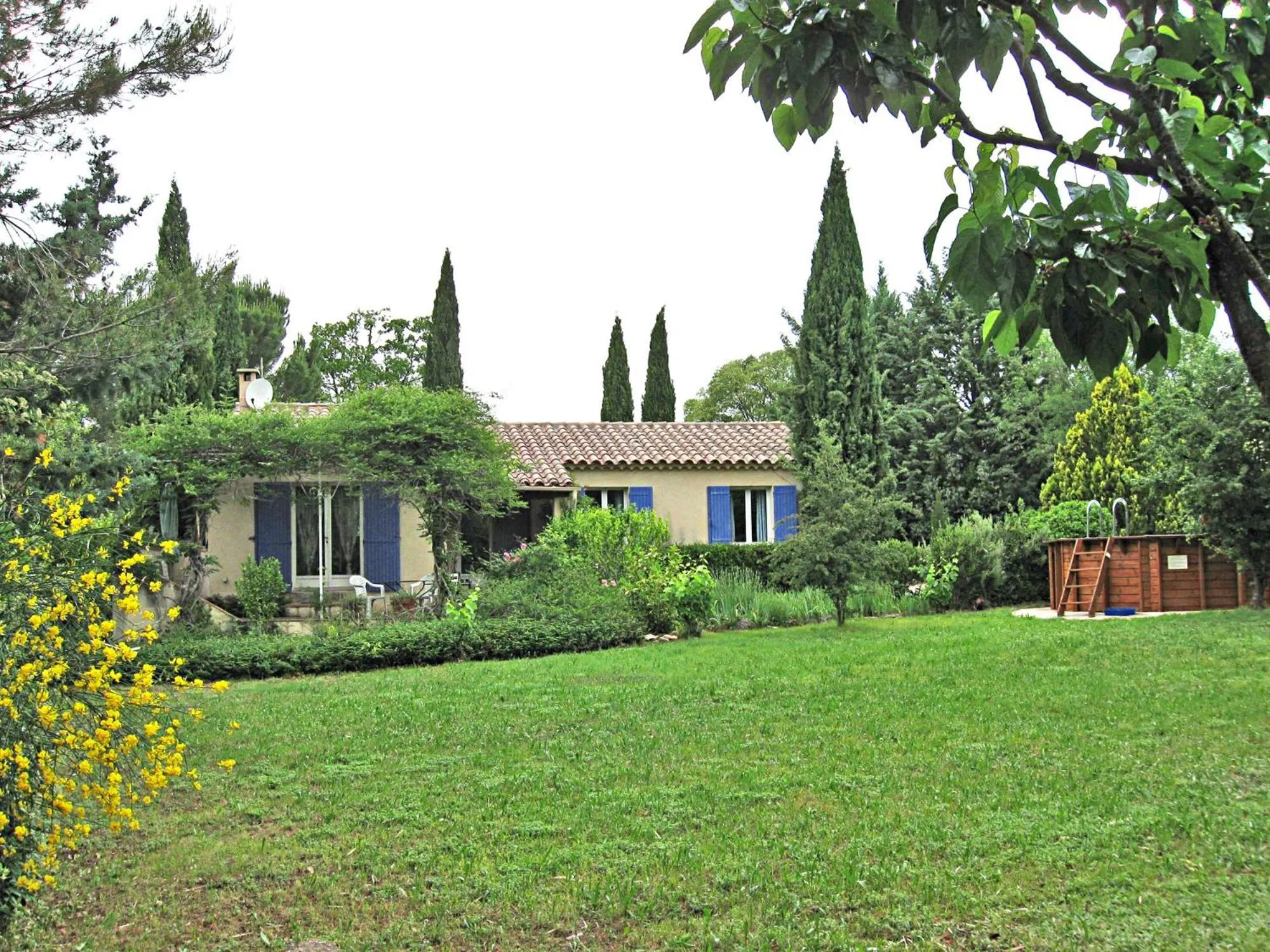 Property building in Haus Zypresse
