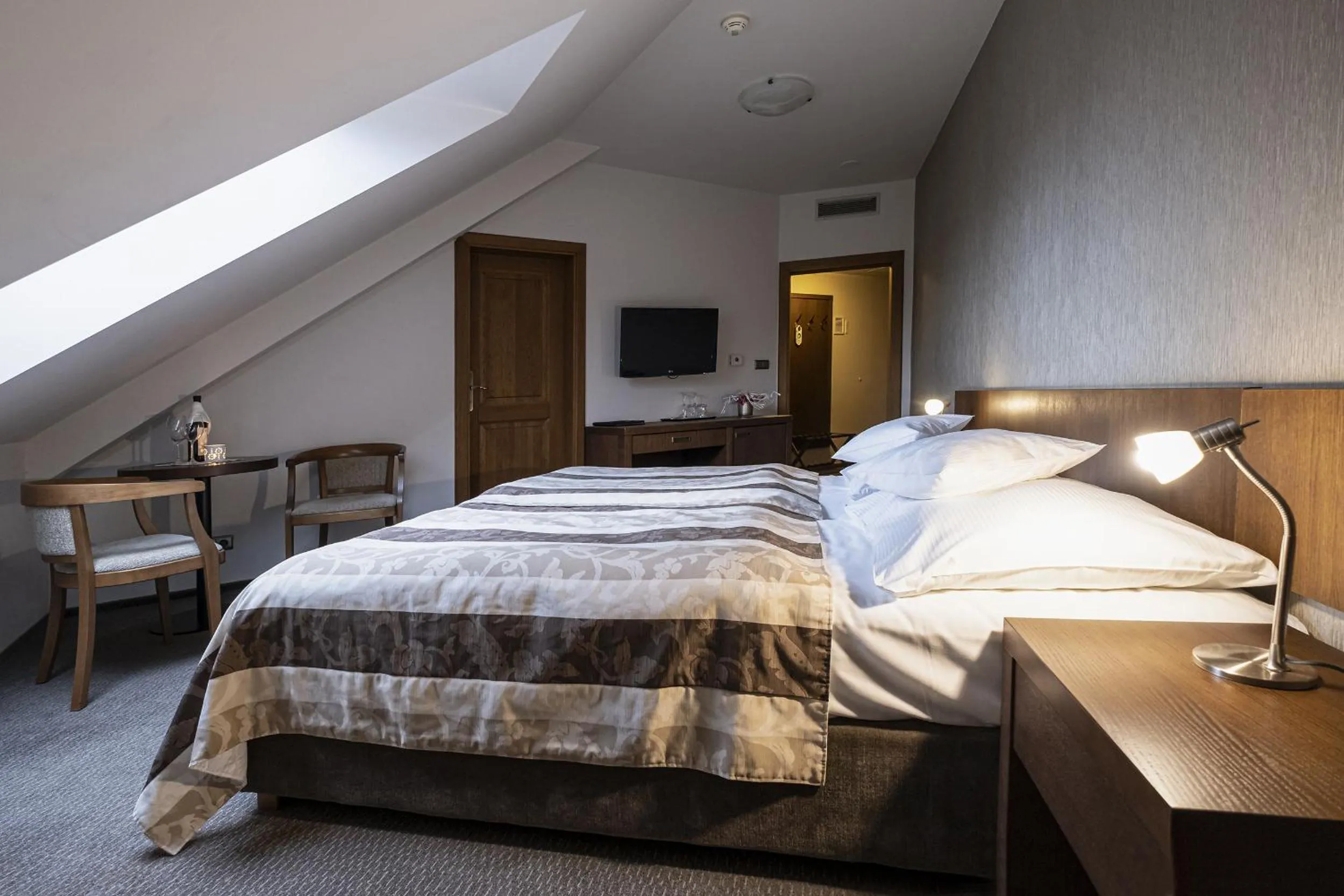 Photo of the whole room, Bed in Hotel Mario