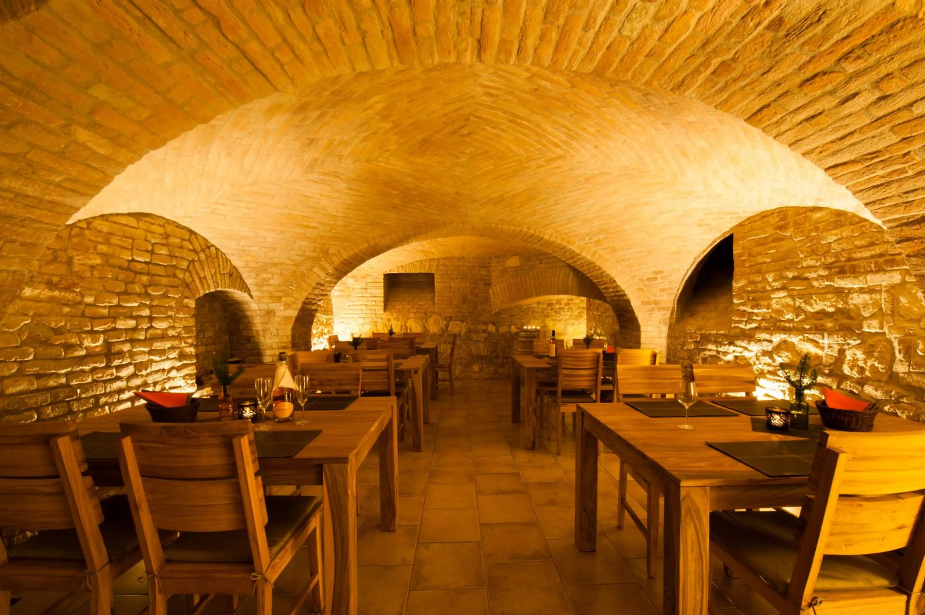 Restaurant/places to eat in Hotel Mario