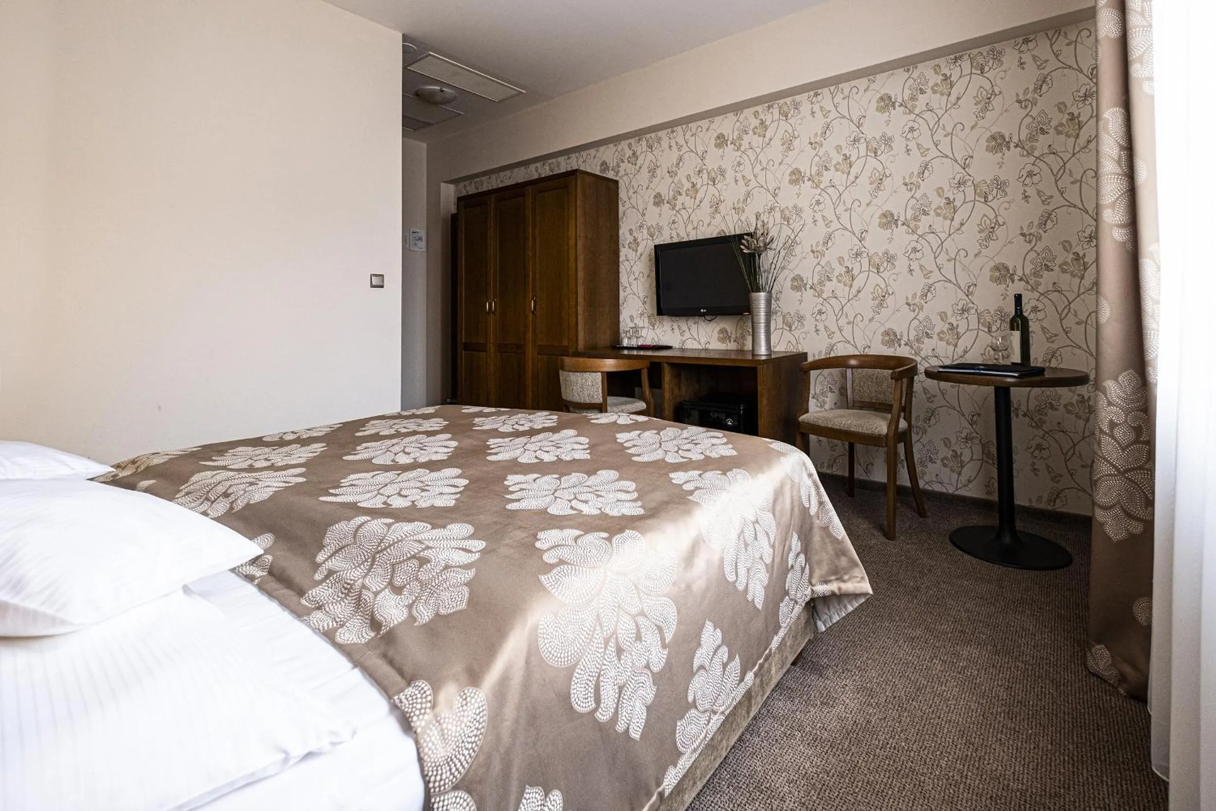 Photo of the whole room, Bed in Hotel Mario