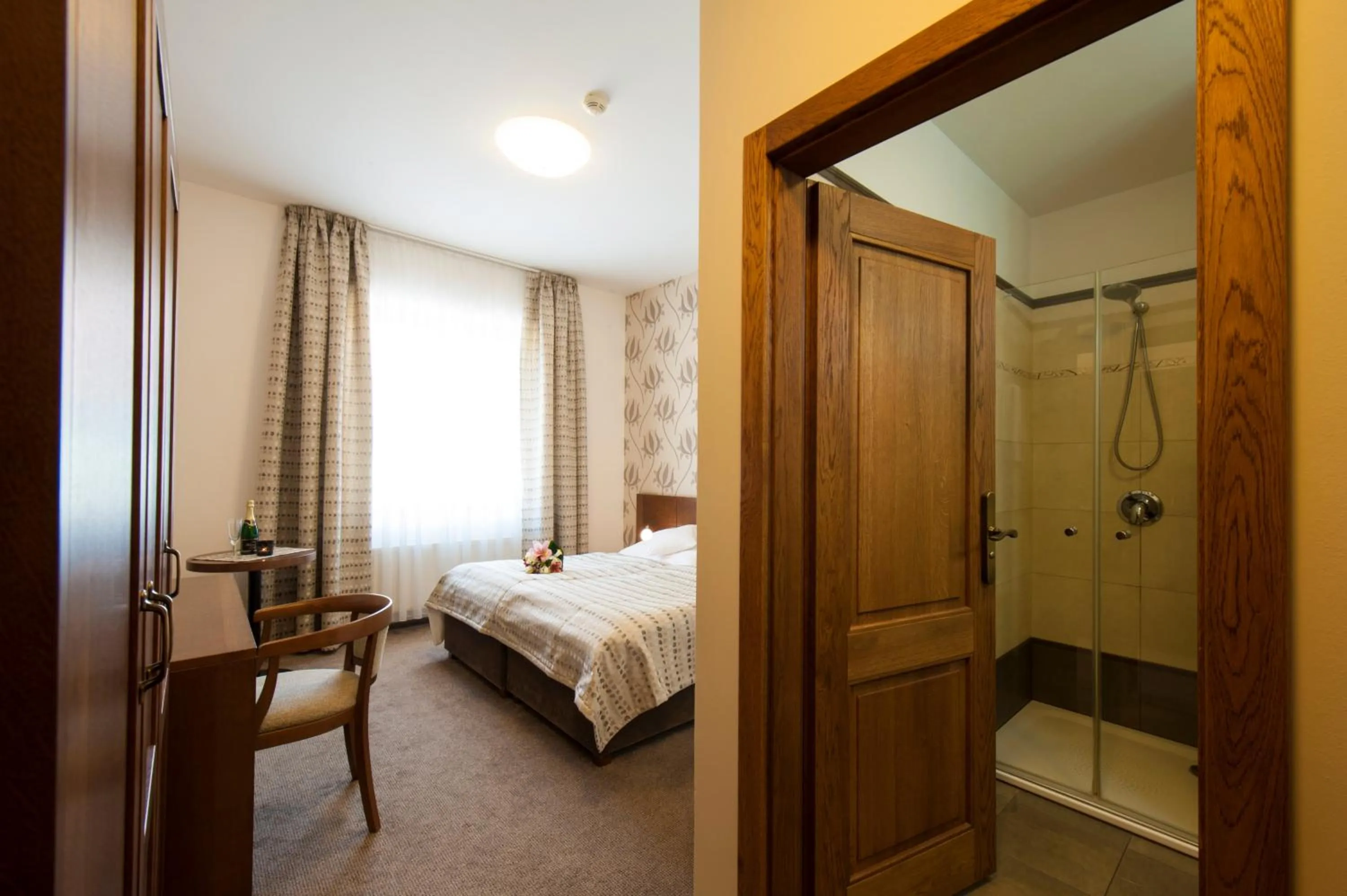 Photo of the whole room, Bed in Hotel Mario