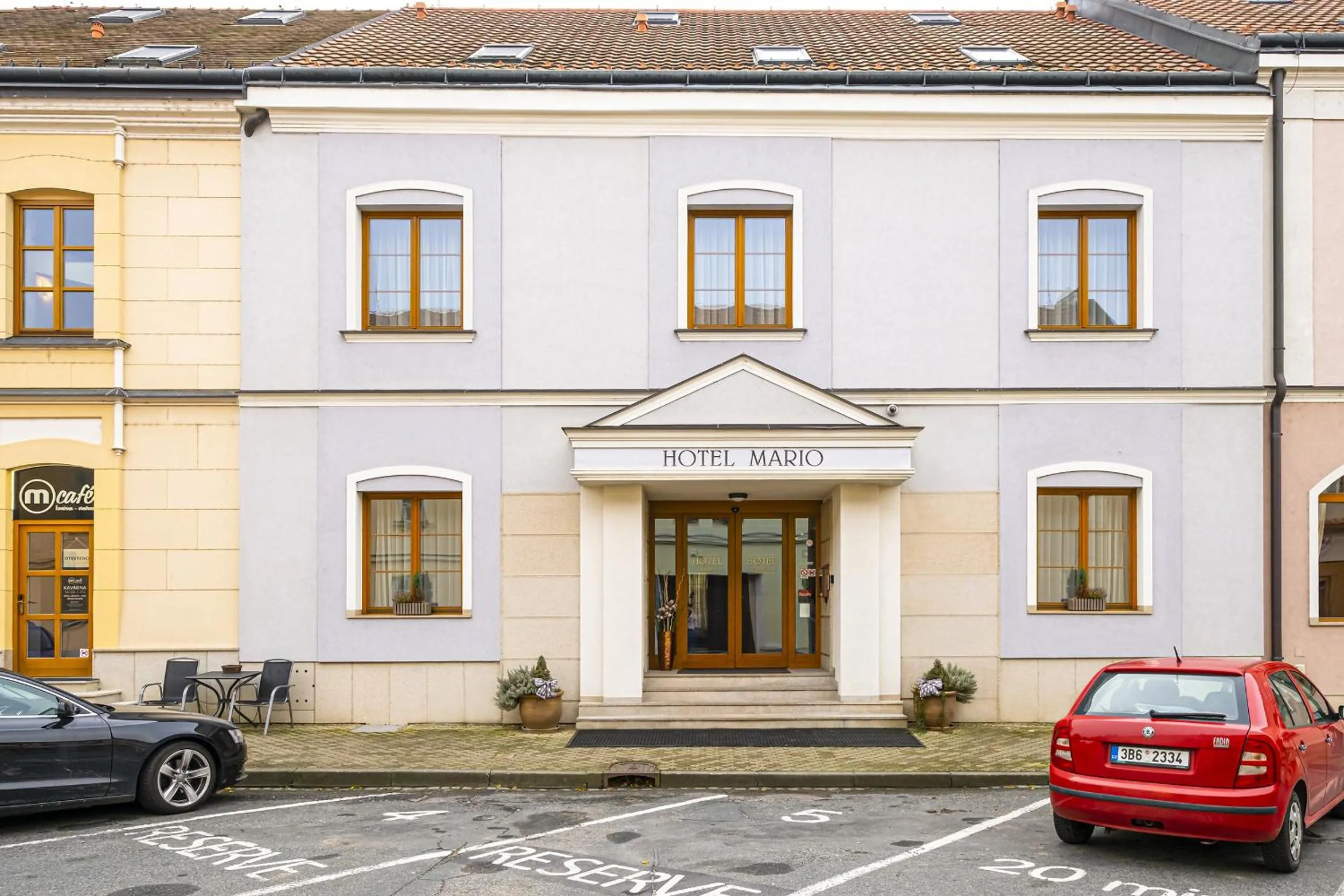 Facade/entrance in Hotel Mario