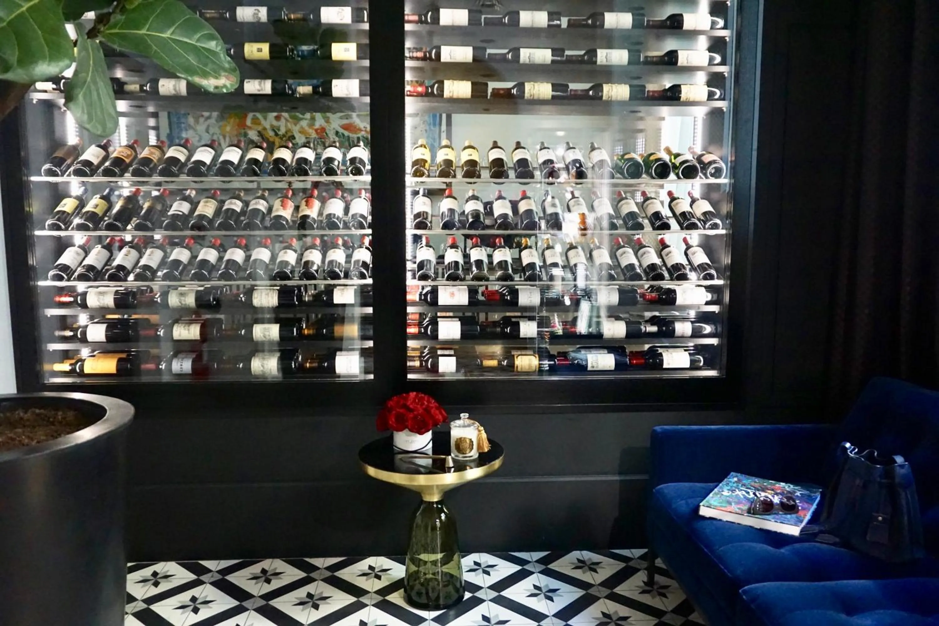 Lobby or reception in Hôtel Cardinal Bordeaux Centre