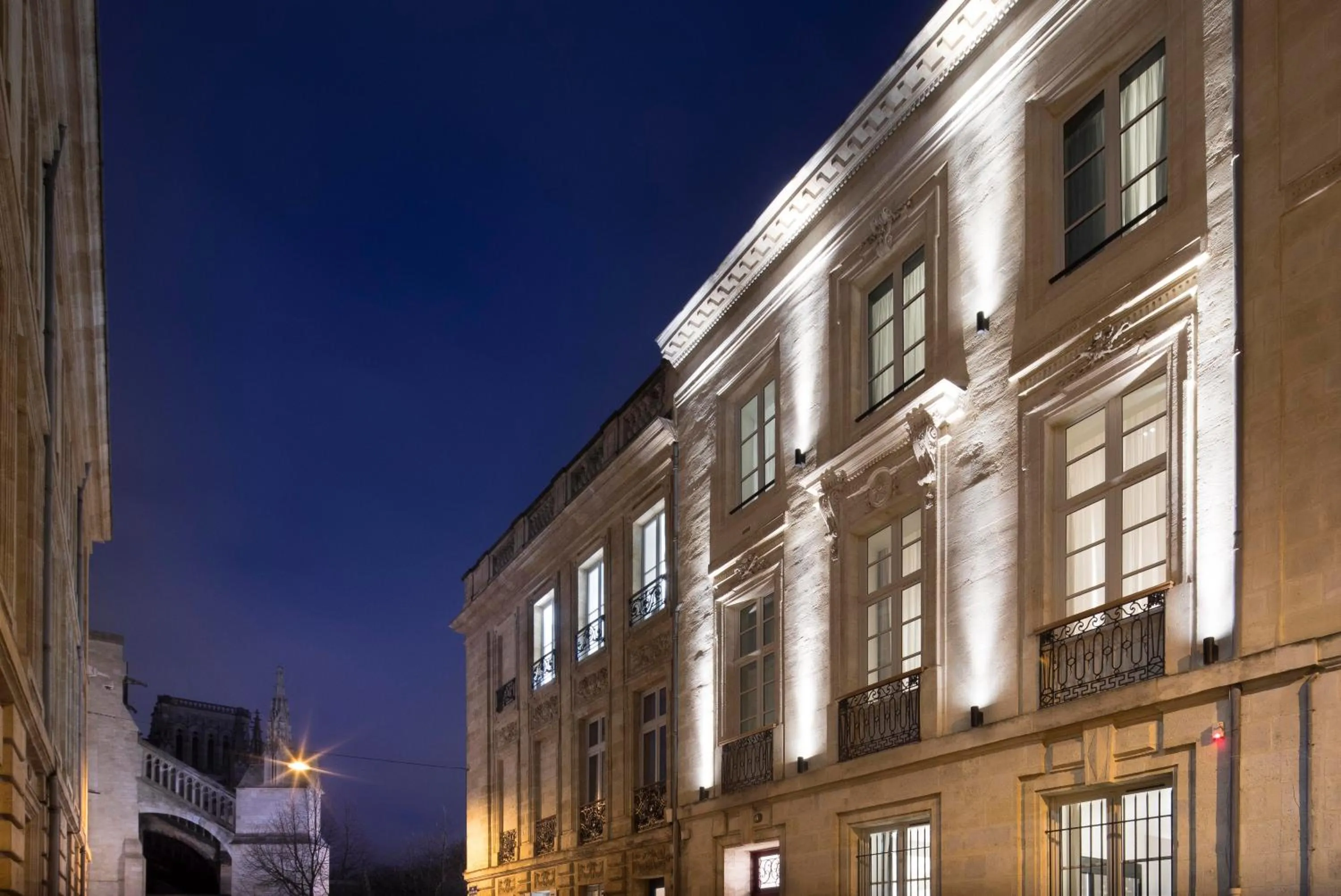 Property building in Hôtel Cardinal Bordeaux Centre