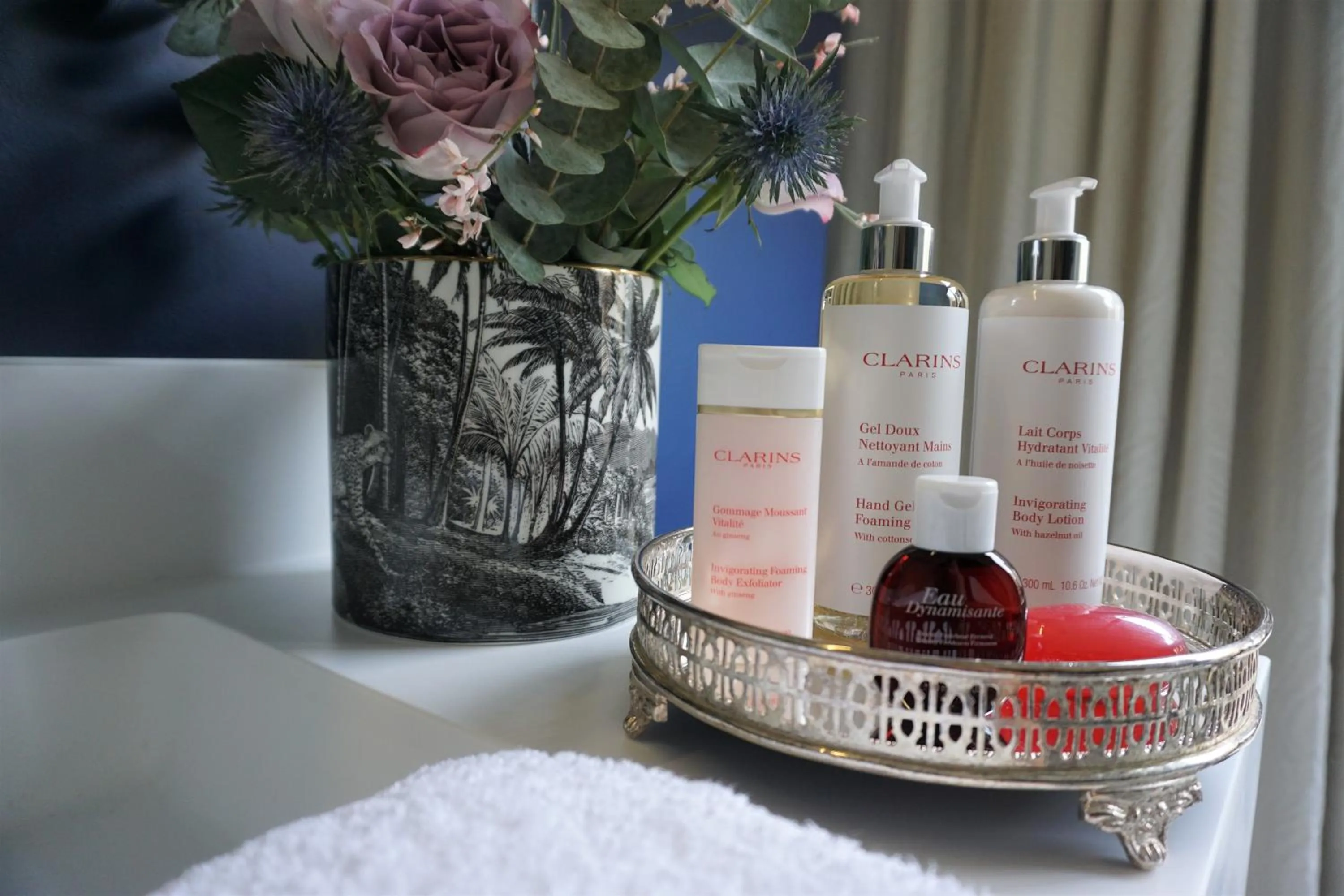 Bathroom in Hôtel Cardinal Bordeaux Centre