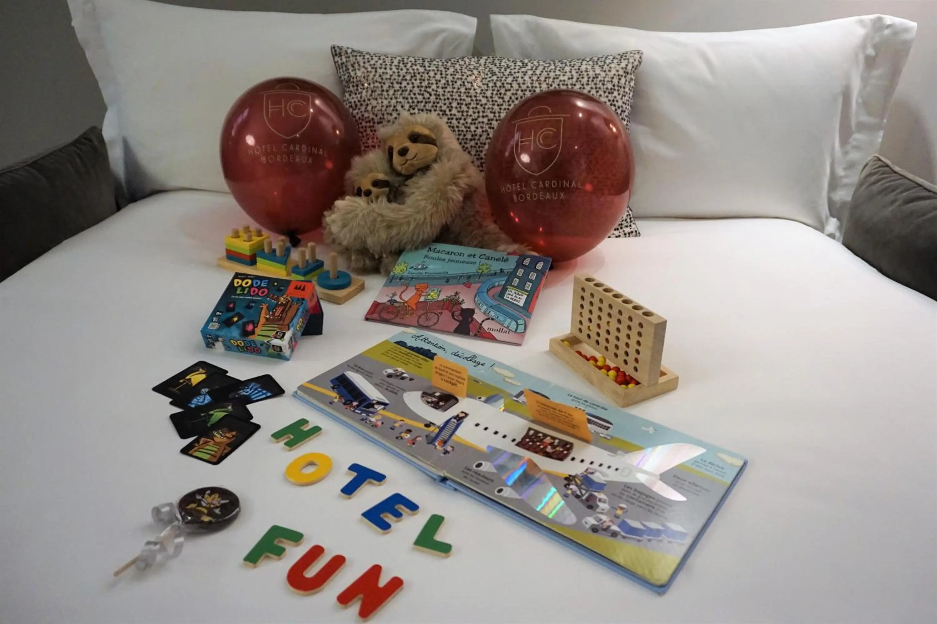 Family in Hôtel Cardinal Bordeaux Centre