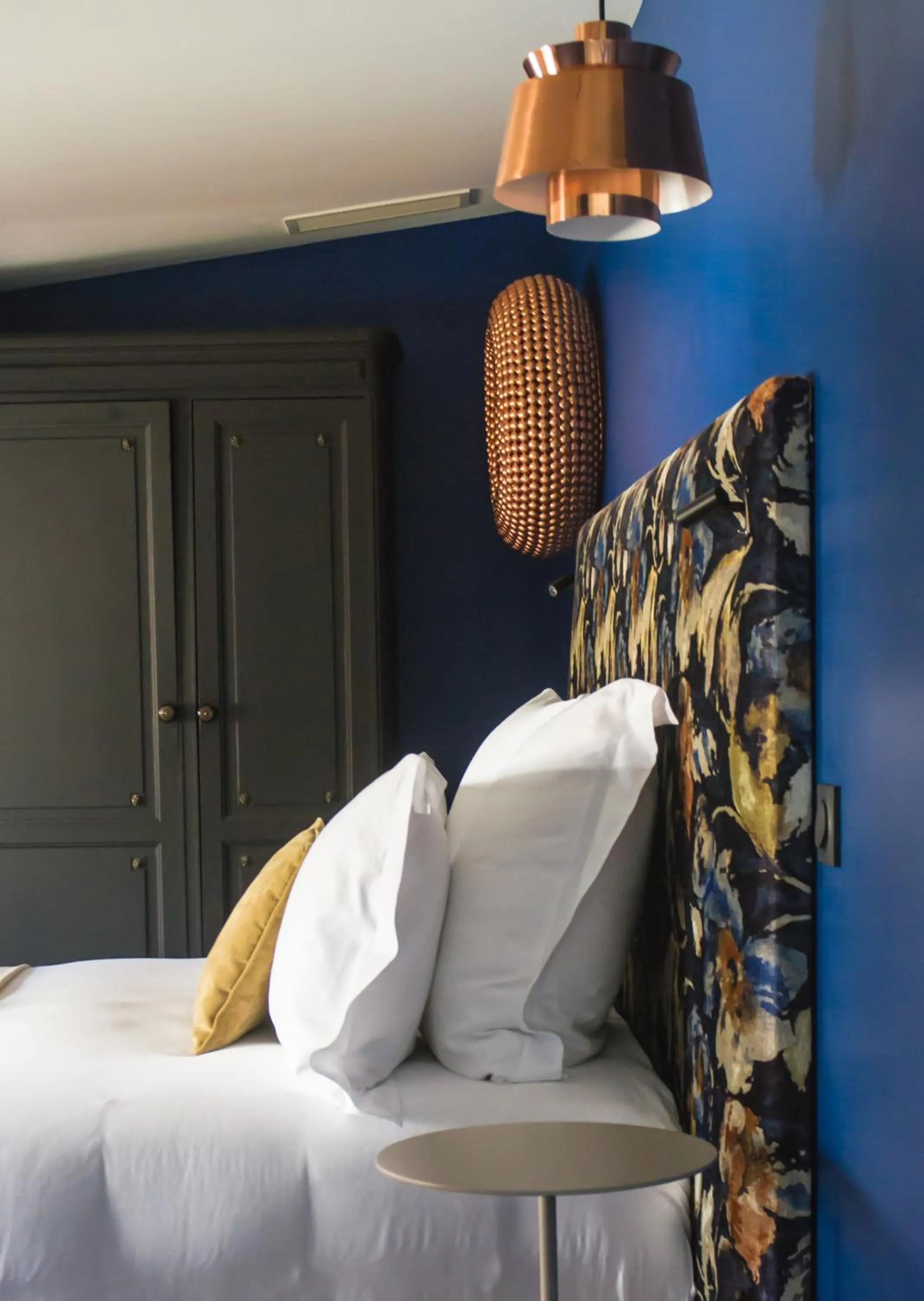 Bed in Hôtel Cardinal Bordeaux Centre