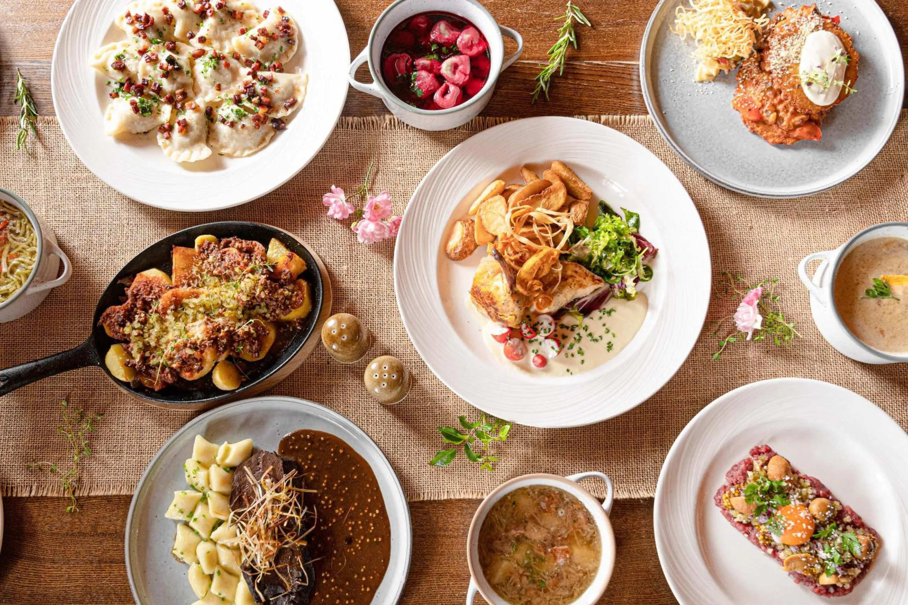 Restaurant/places to eat in Hotel BUKOVINA