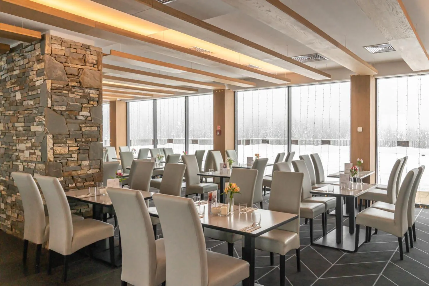 Restaurant/places to eat in Hotel BUKOVINA