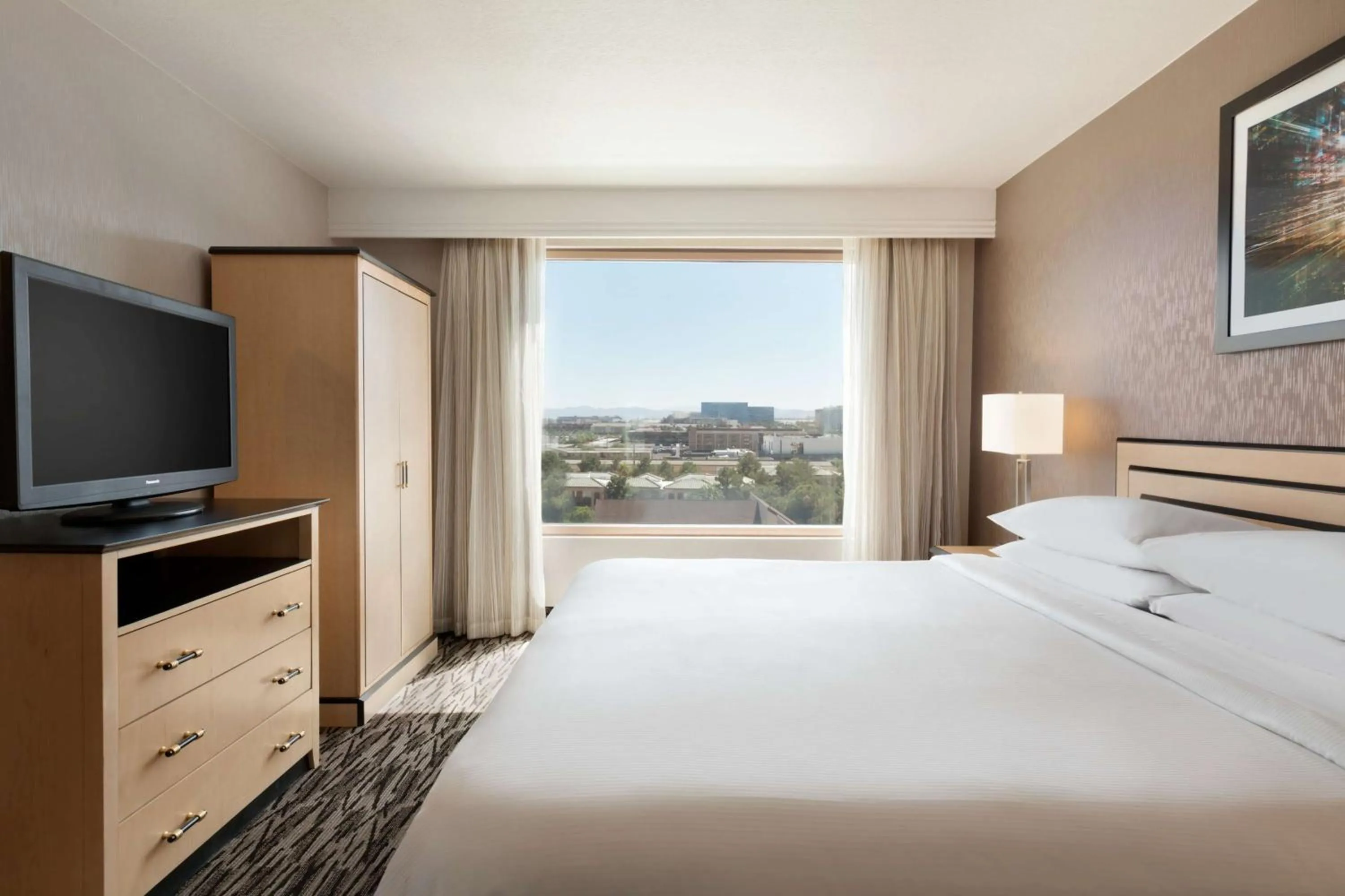 Bed in Embassy Suites by Hilton Convention Center Las Vegas