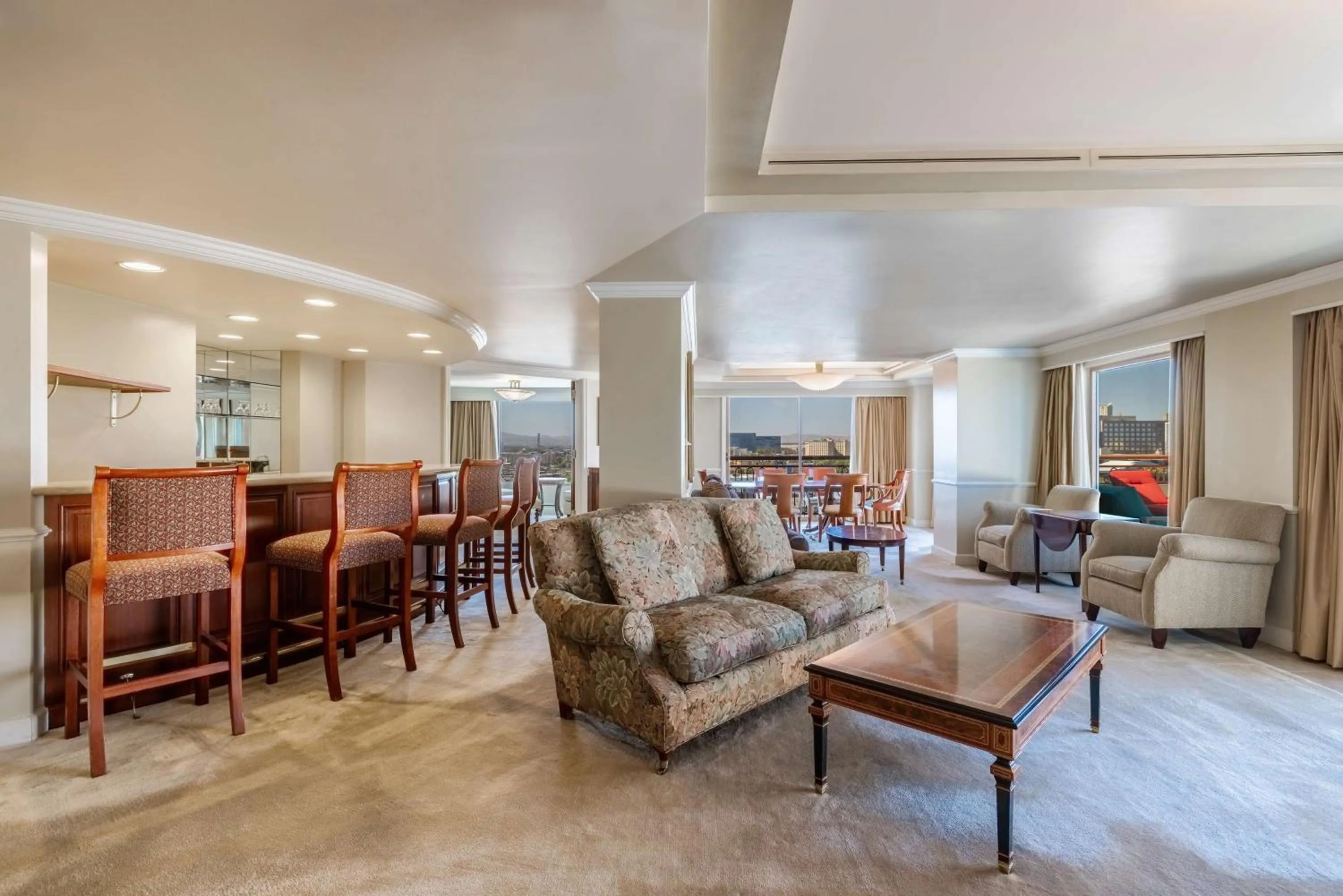 Living room in Embassy Suites by Hilton Convention Center Las Vegas