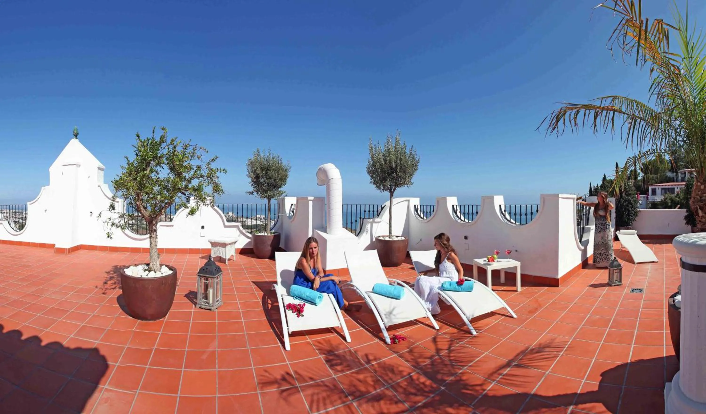 People in Hotel La Fonda