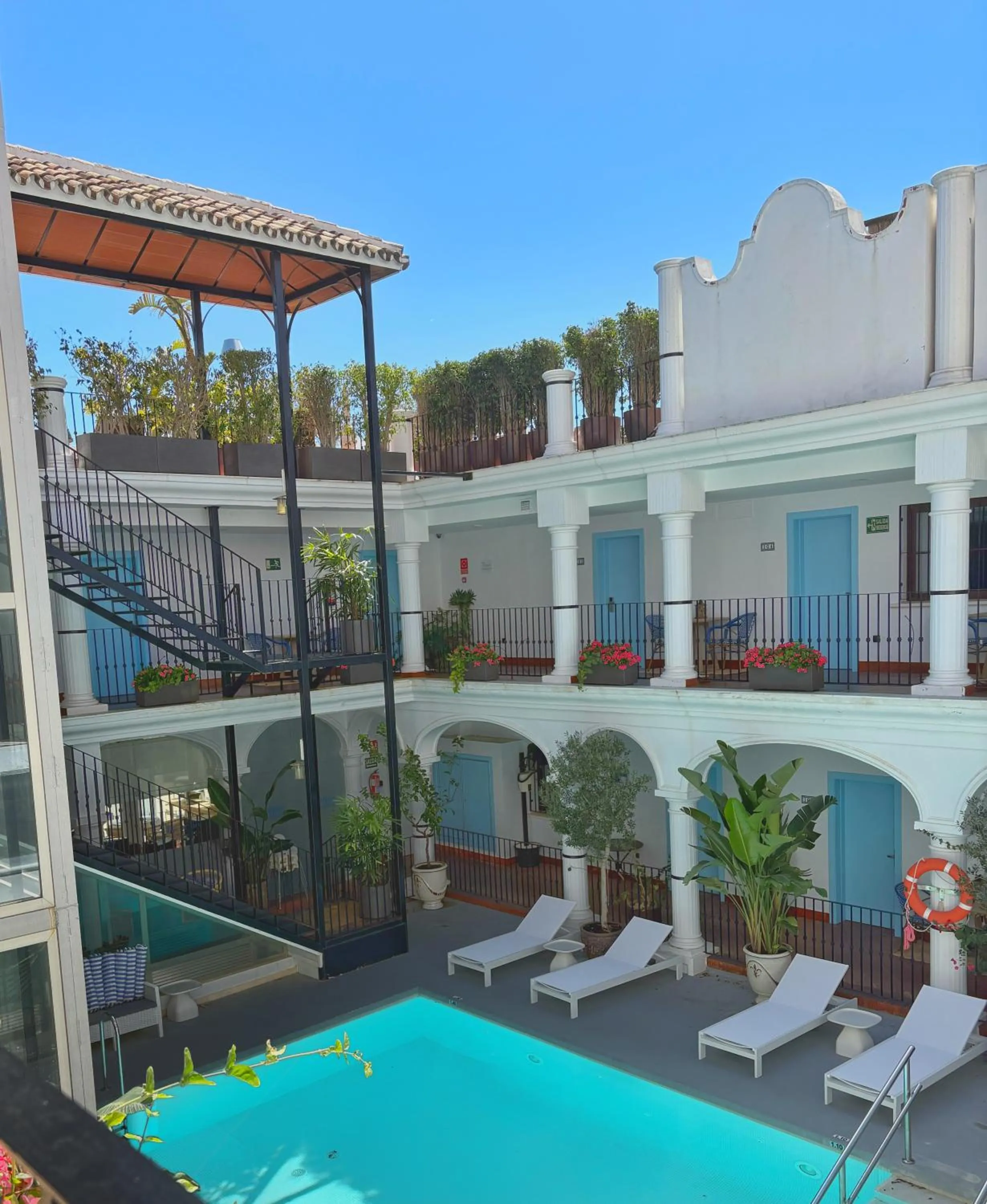 Swimming pool in Hotel La Fonda