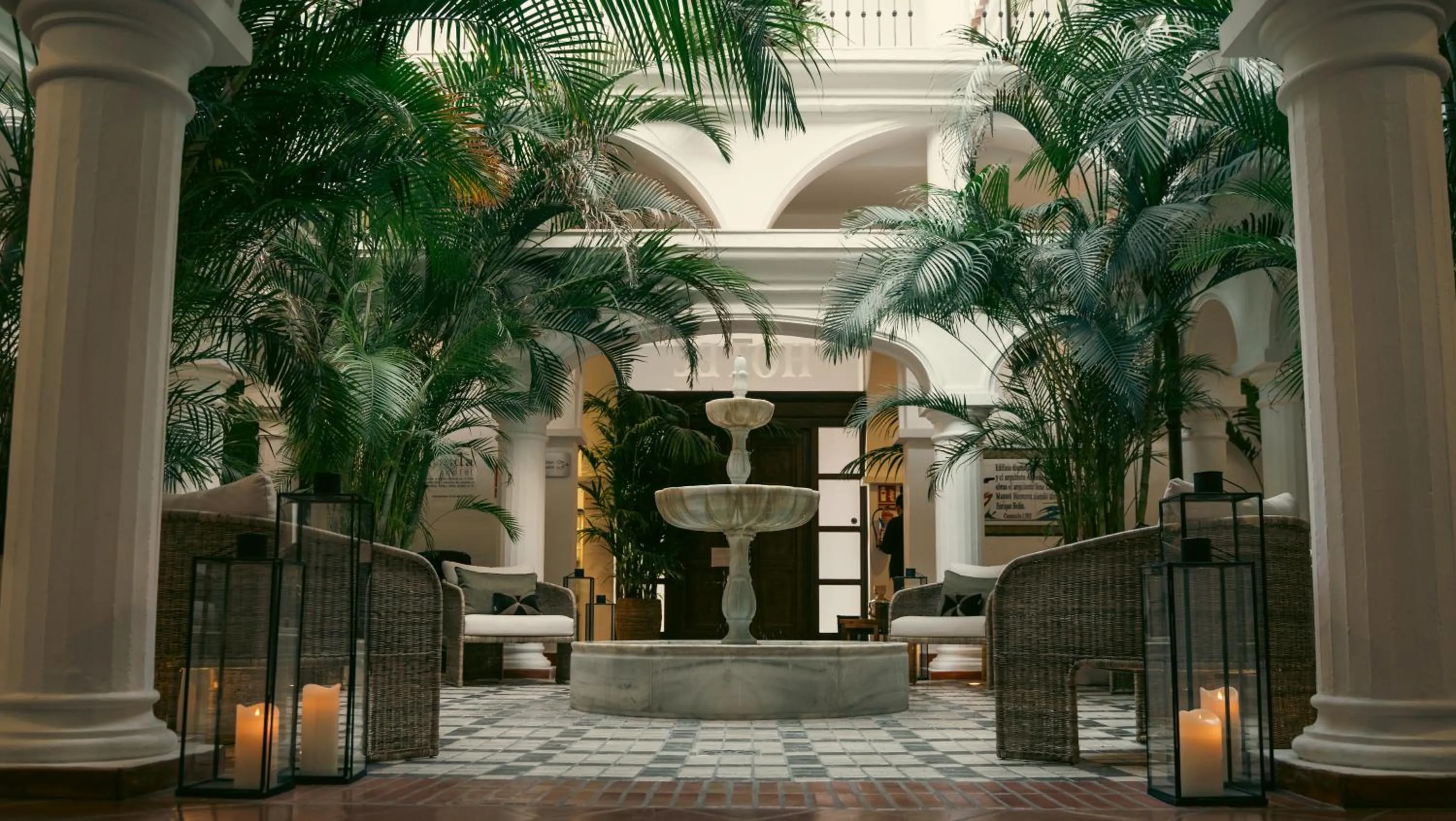 Property building in Hotel La Fonda