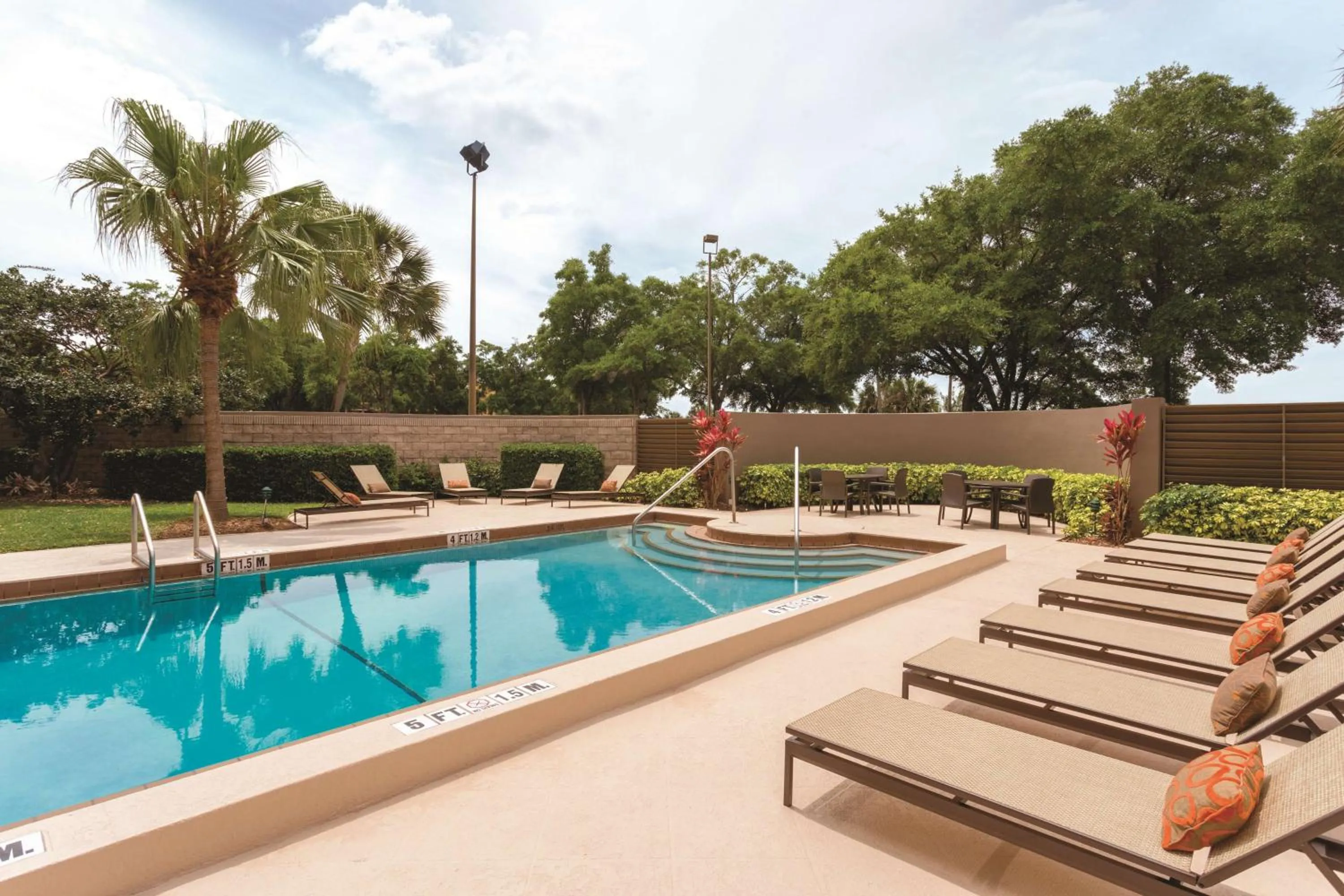 Pool view in Embassy Suites by Hilton Orlando International Drive ICON Park
