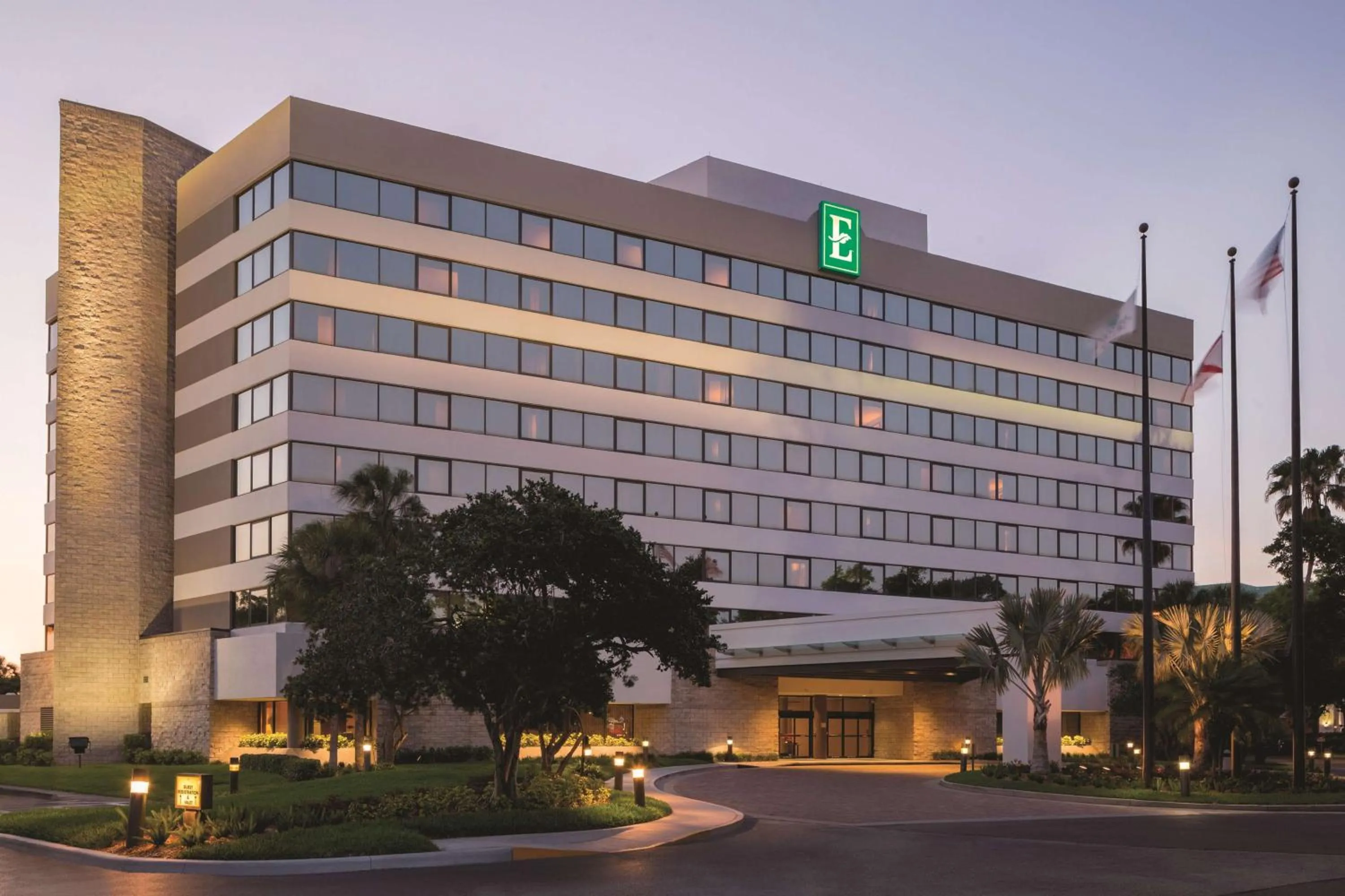 Property building in Embassy Suites by Hilton Orlando International Drive ICON Park