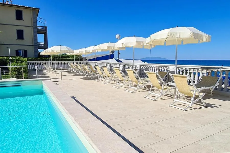 Swimming pool in Residence Villa Livia