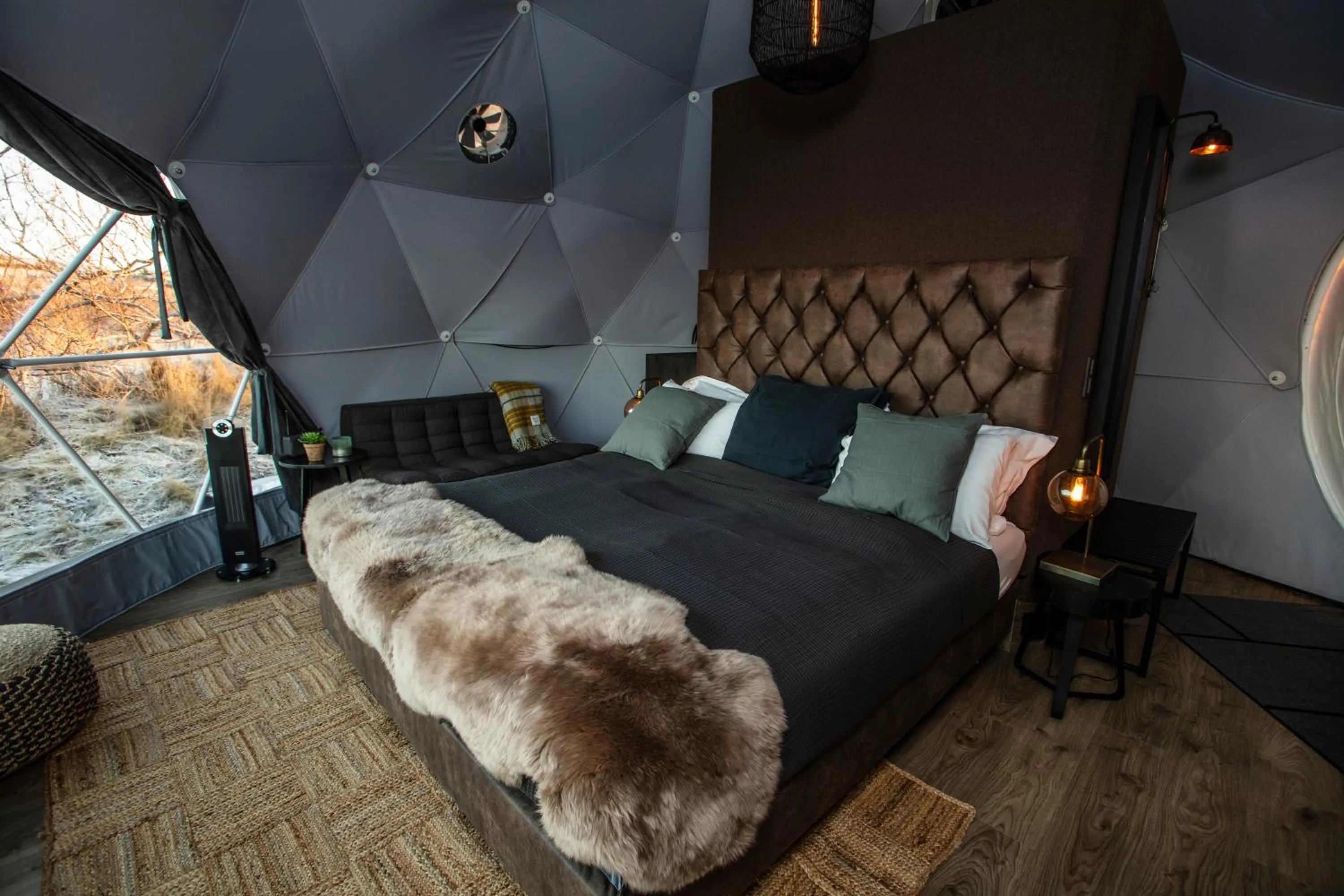 Photo of the whole room, Bed in Reykjavik Domes