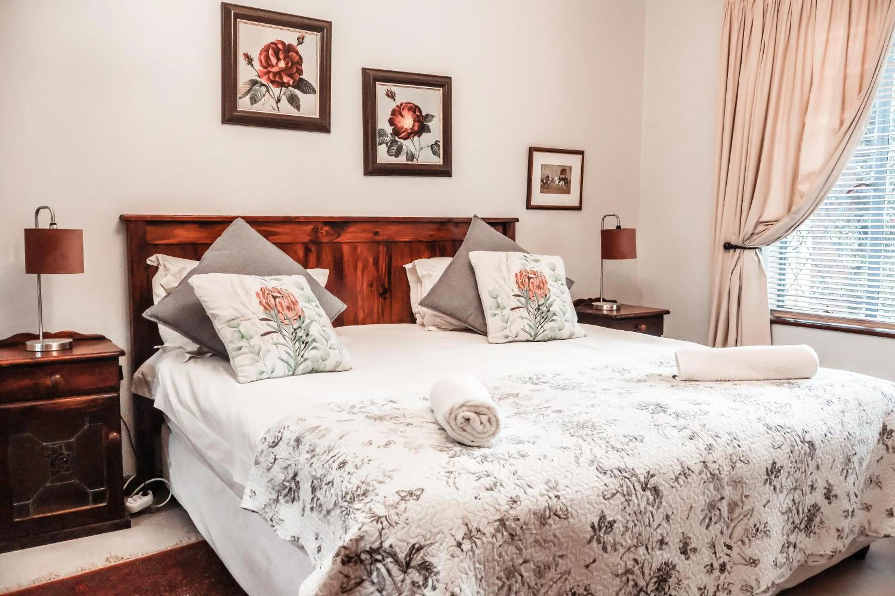 Bed in Gerald's Gift Guest House