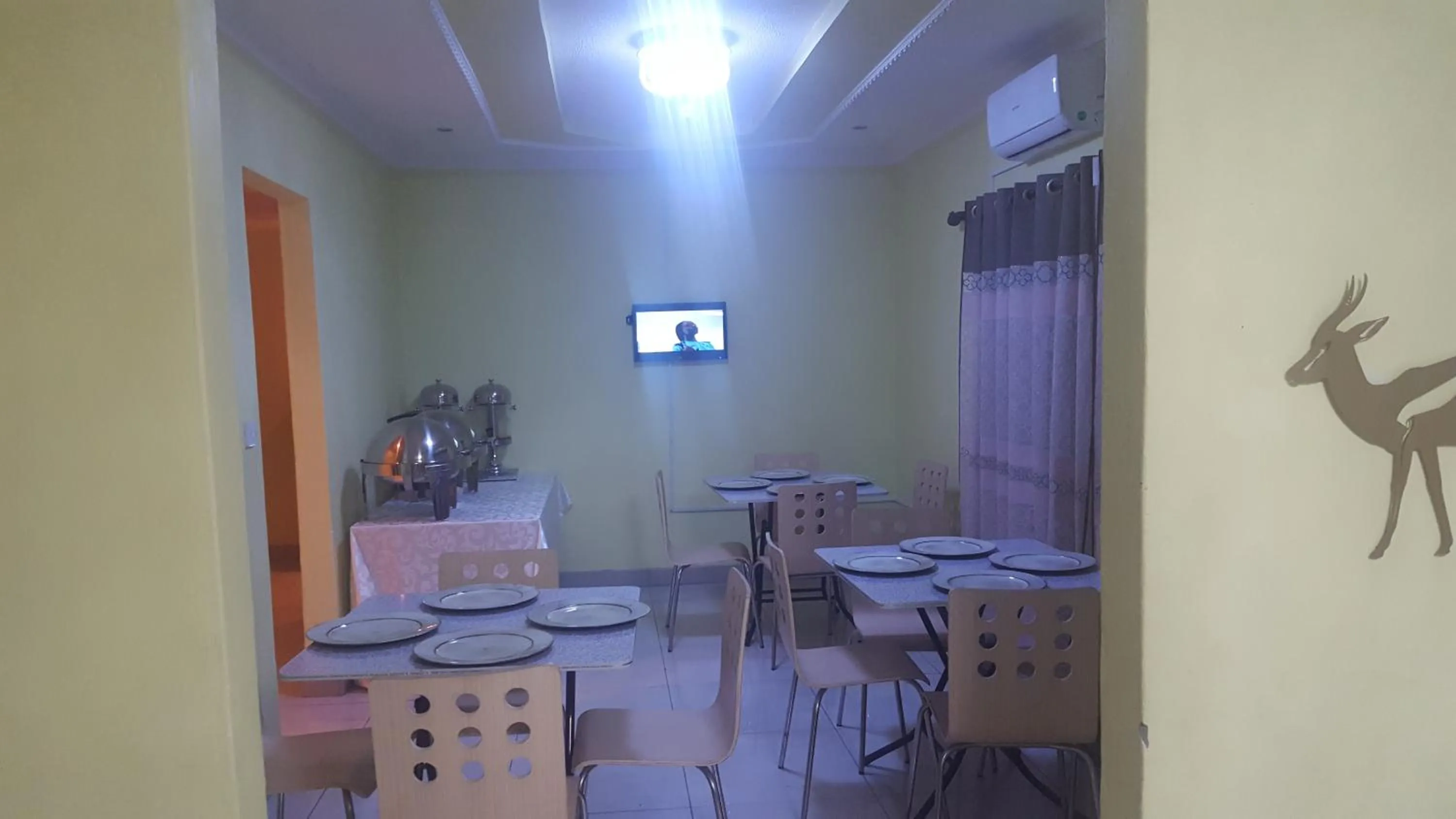 Restaurant/places to eat in Mathlyn Guest House