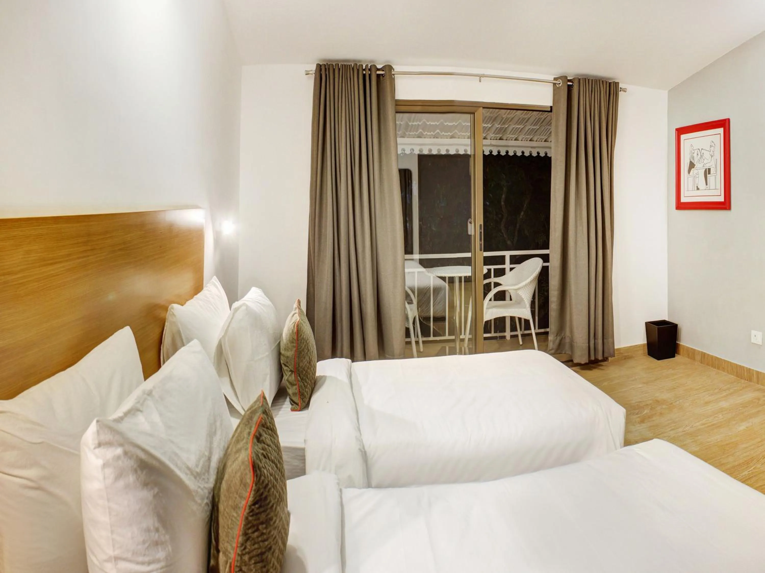 Bedroom, Bed in Oceans 7 Ashwem