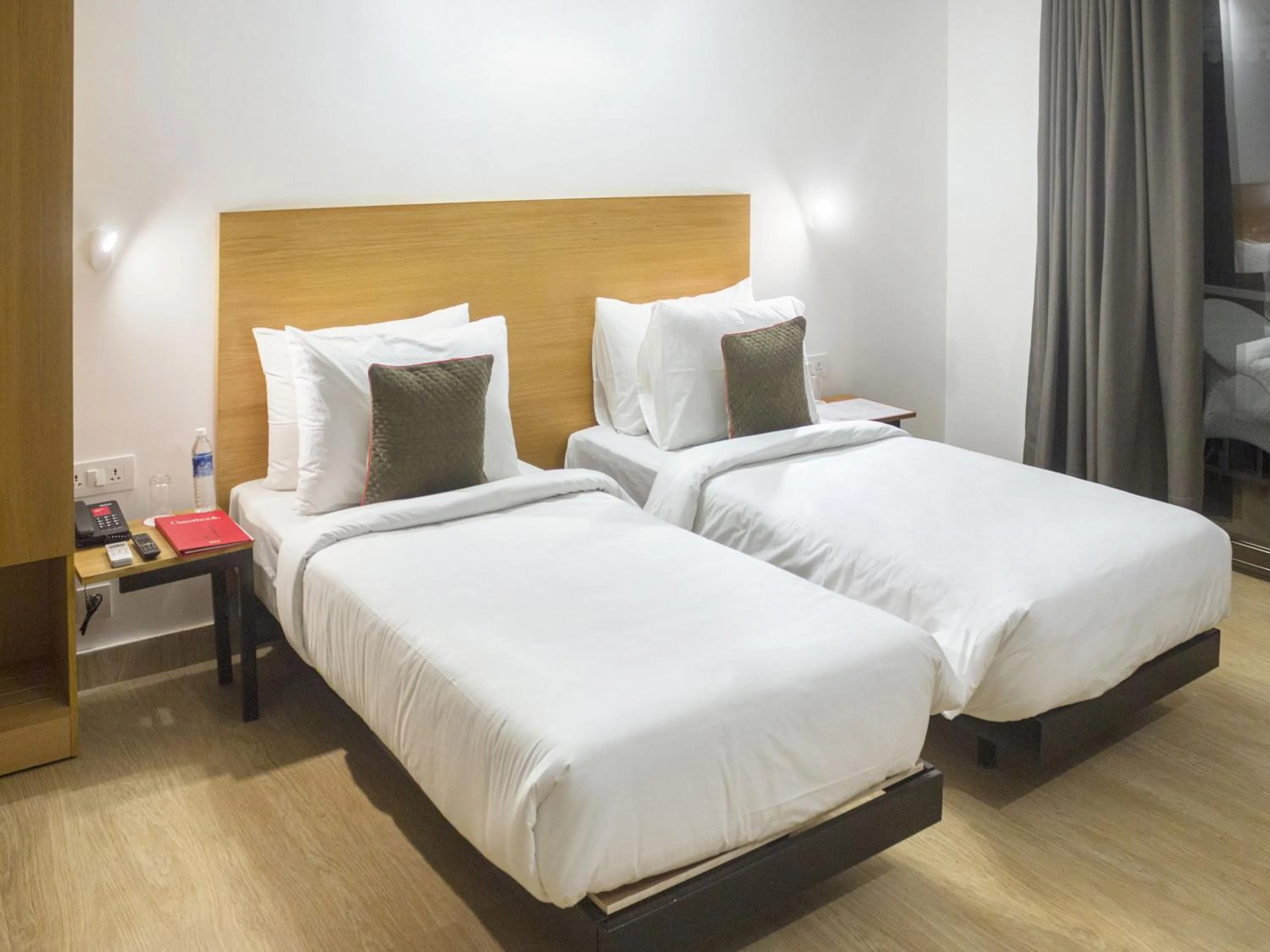 Bedroom, Bed in Oceans 7 Ashwem