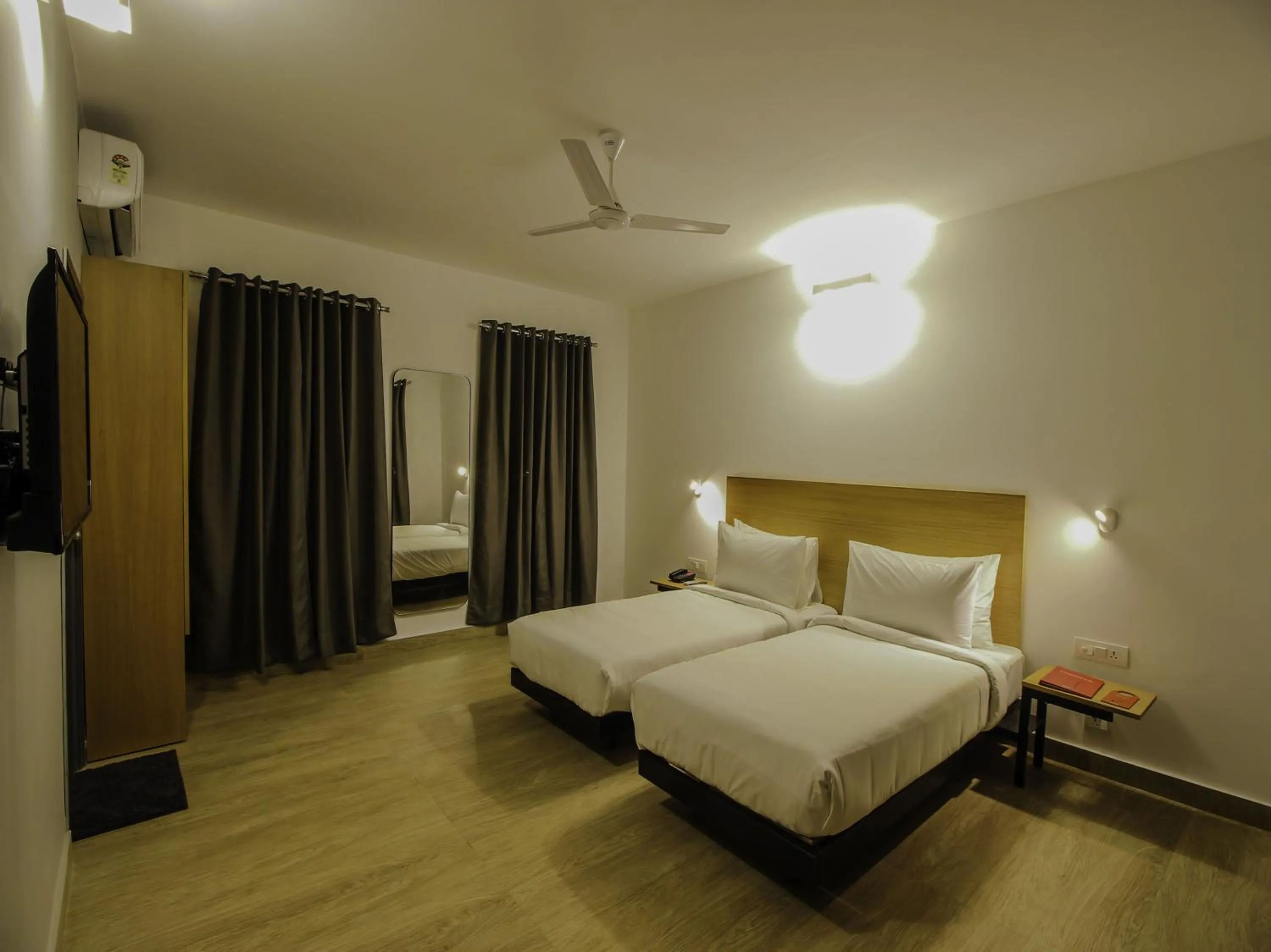 Bedroom, Bed in Oceans 7 Ashwem