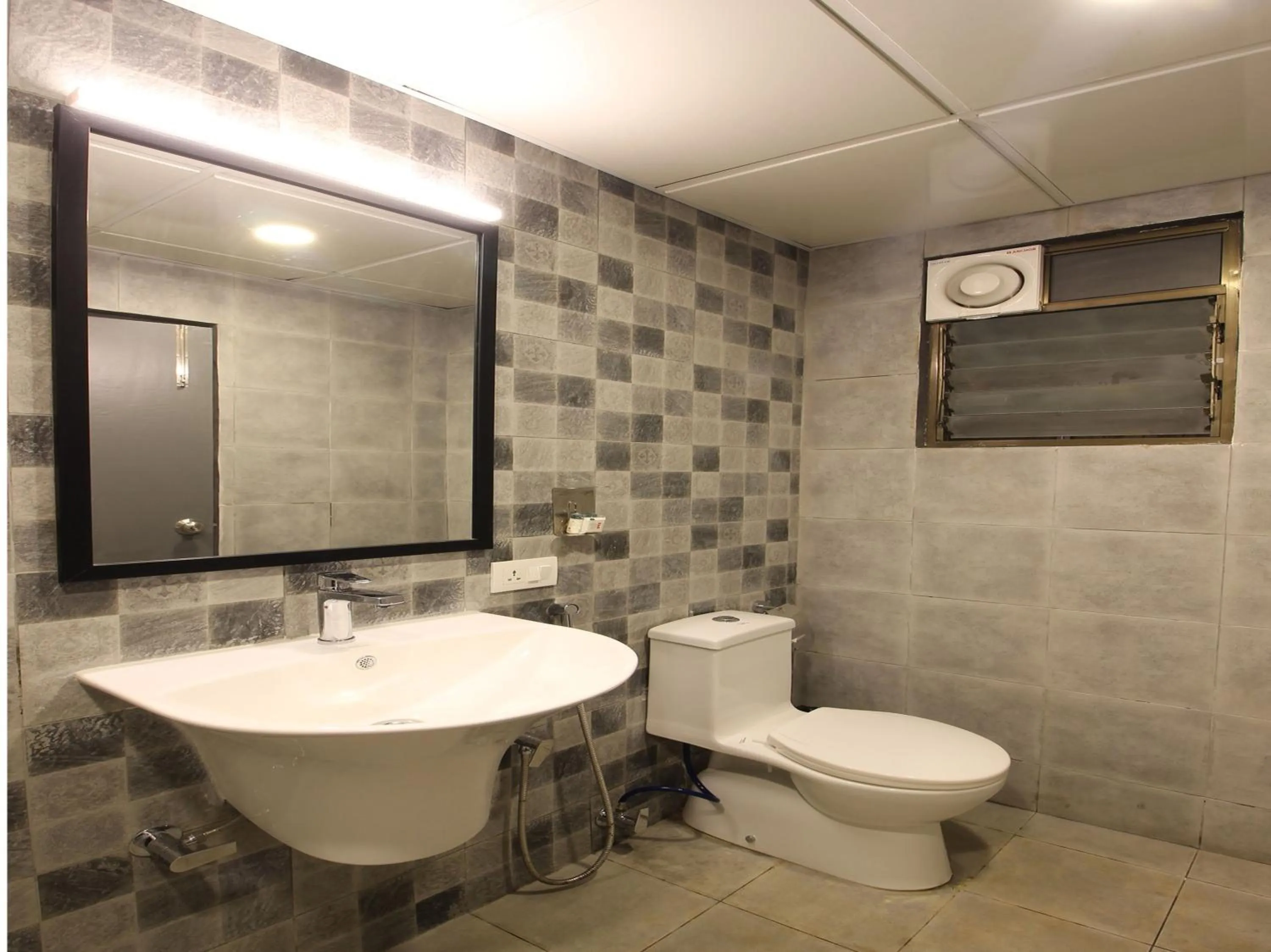 Bathroom in Oceans 7 Ashwem