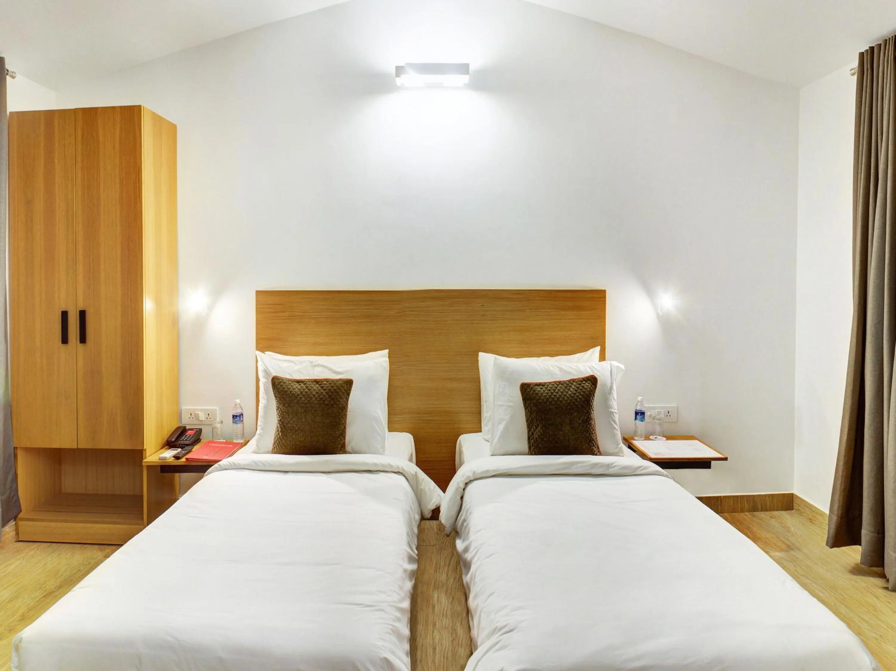 Bedroom, Bed in Oceans 7 Ashwem