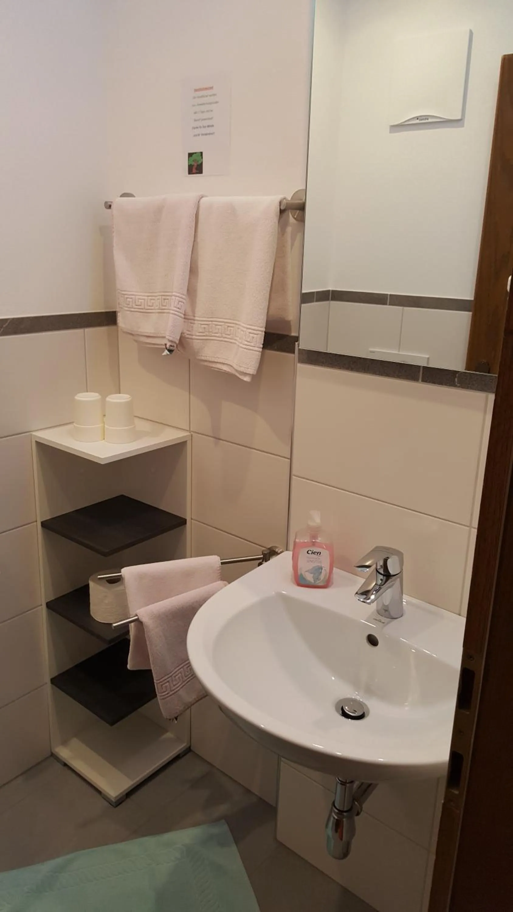 Bathroom in Hotel Pension Oswald