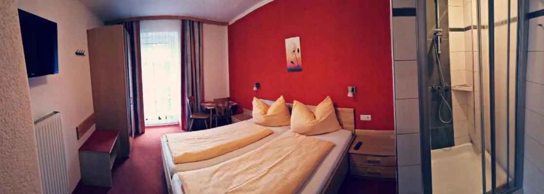 Photo of the whole room, Bed in Hotel Pension Oswald