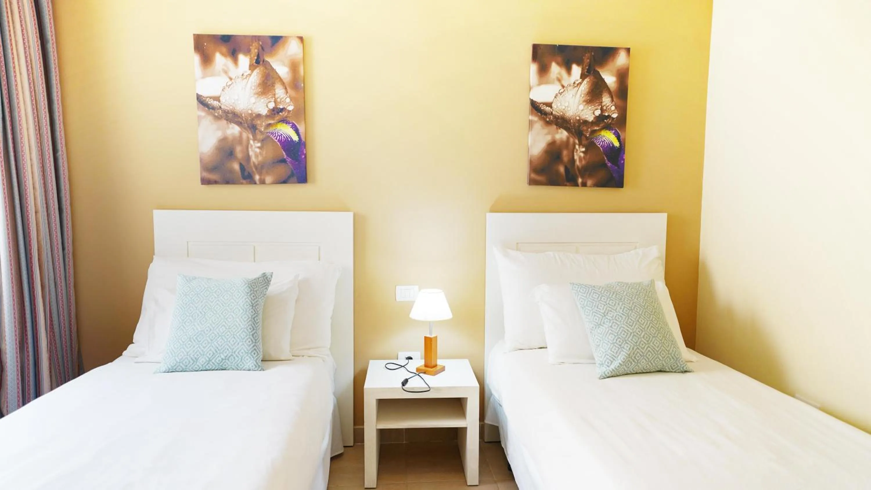 Photo of the whole room, Bed in Coral Los Silos - Your Natural Accommodation Choice