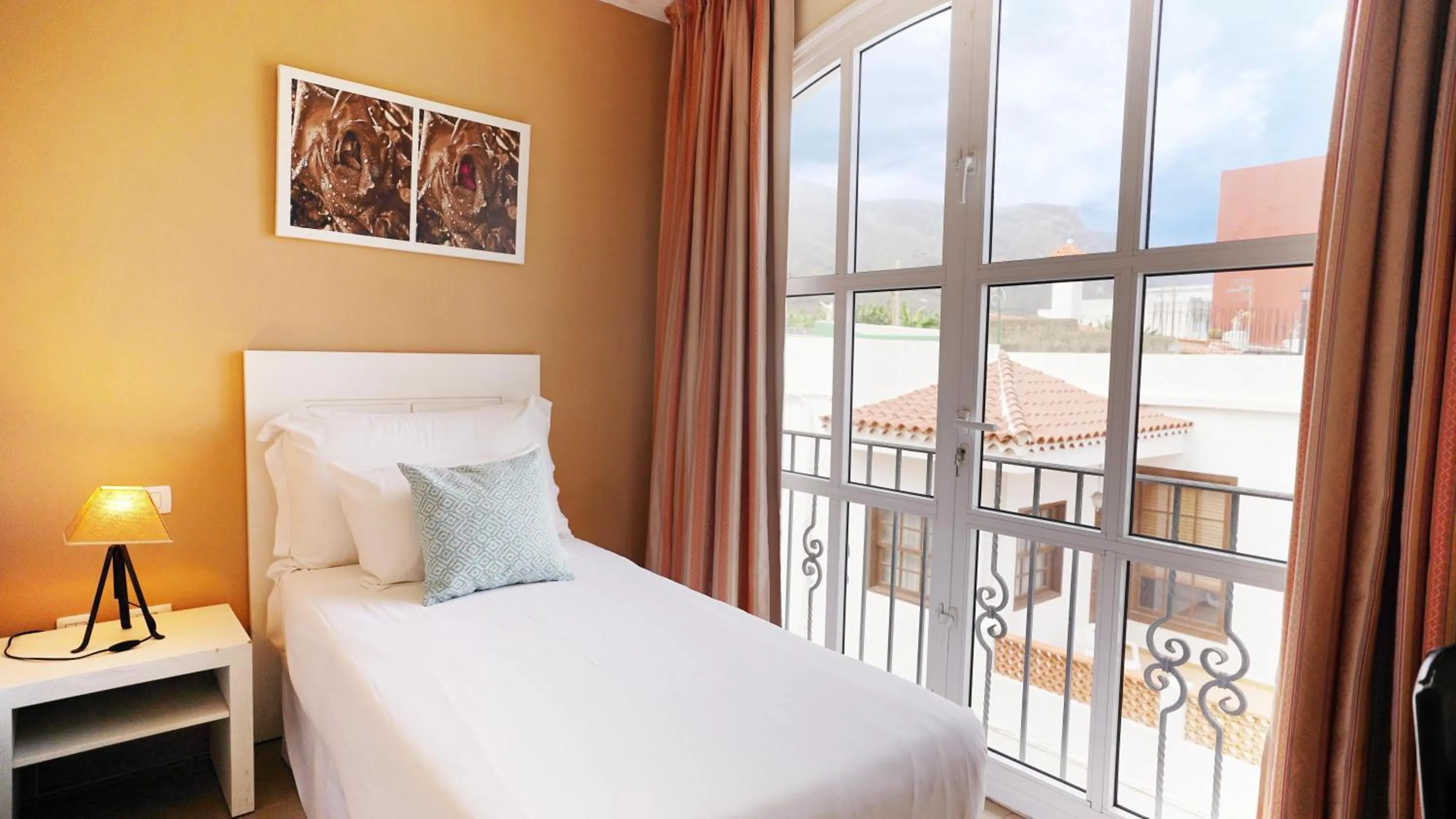 Photo of the whole room, Bed in Coral Los Silos - Your Natural Accommodation Choice