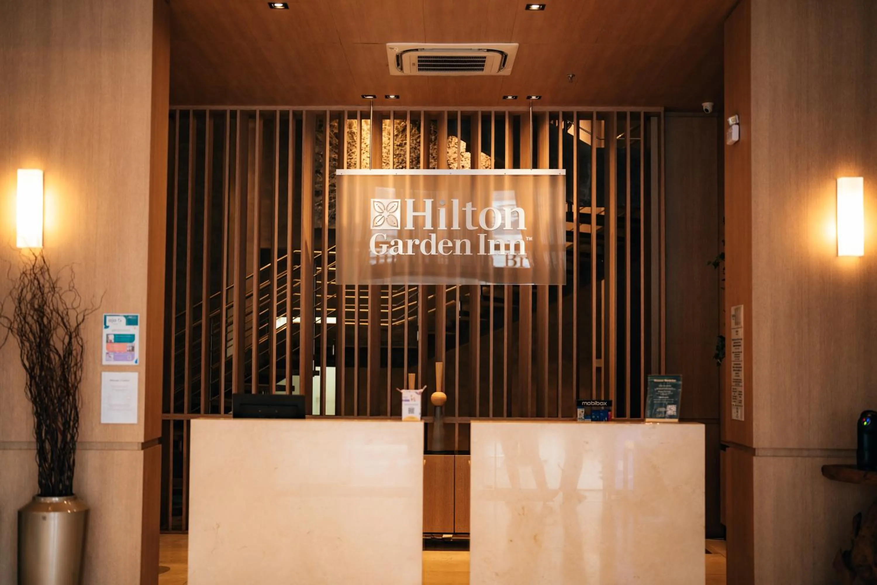 Lobby or reception in Hilton Garden Inn Praia Brava