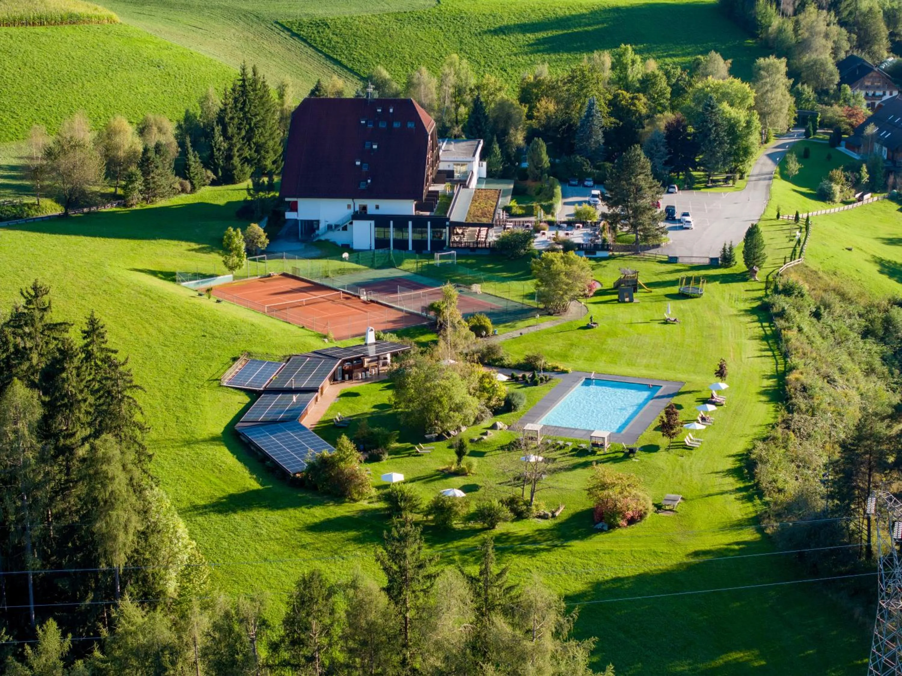 Tennis court in Royal Hotel Hinterhuber