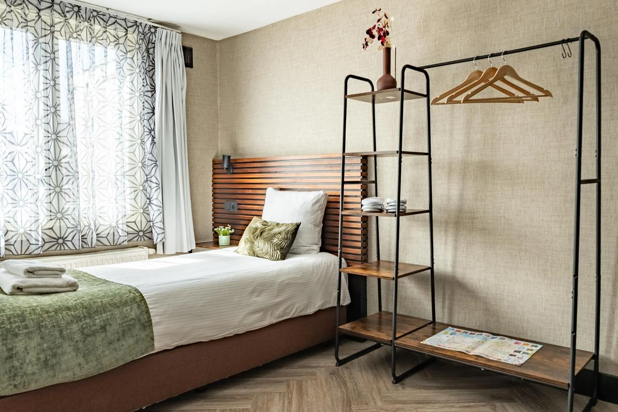 Bed in Historic Centre Hotel