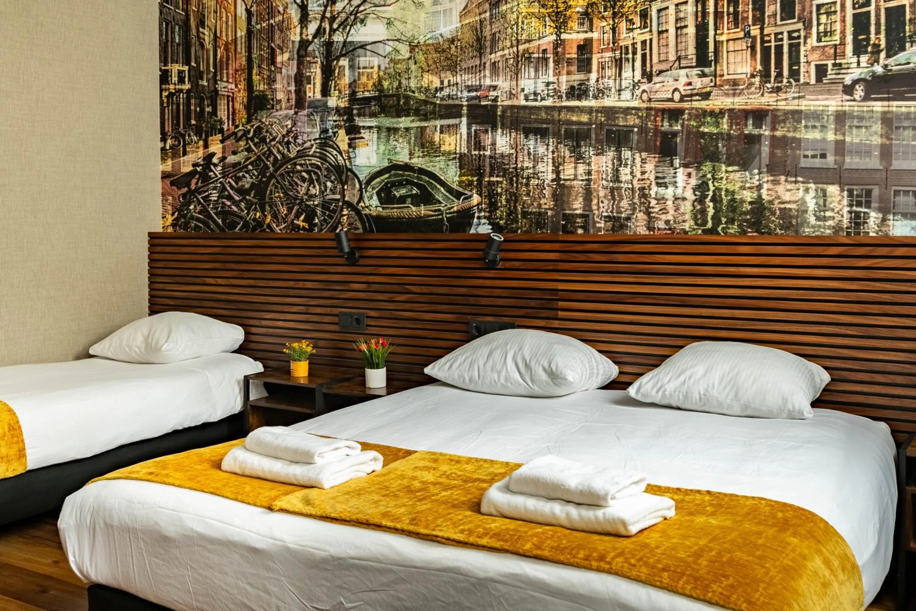 Bed in Historic Centre Hotel