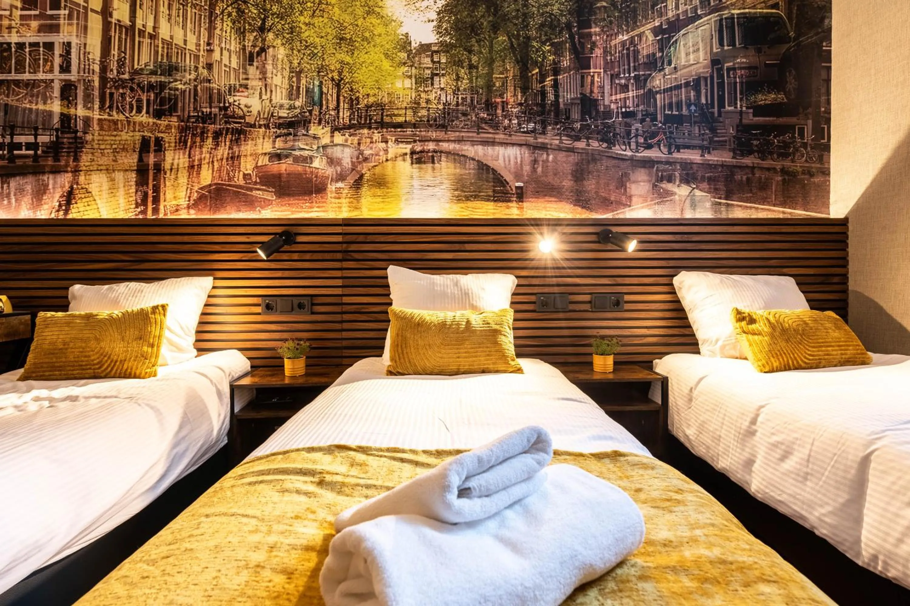 Bed in Historic Centre Hotel