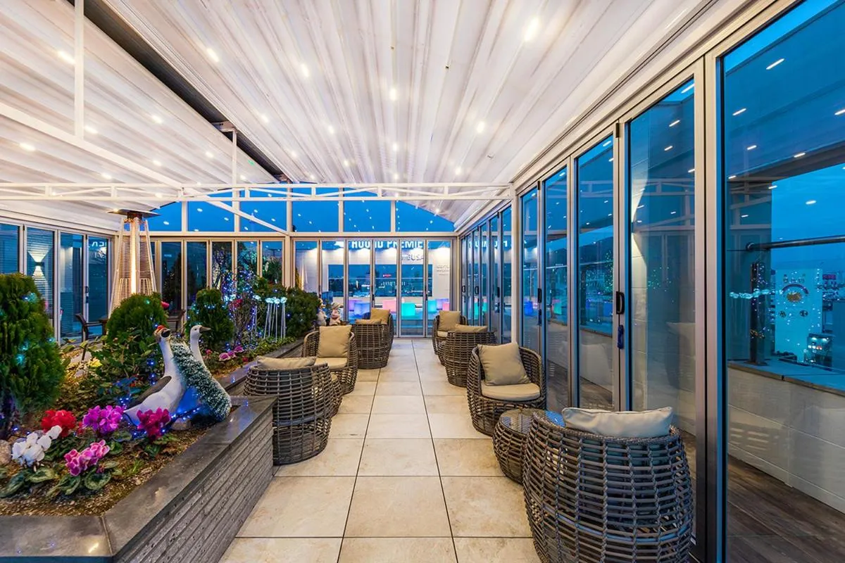 Nampo Hound Hotel Premier