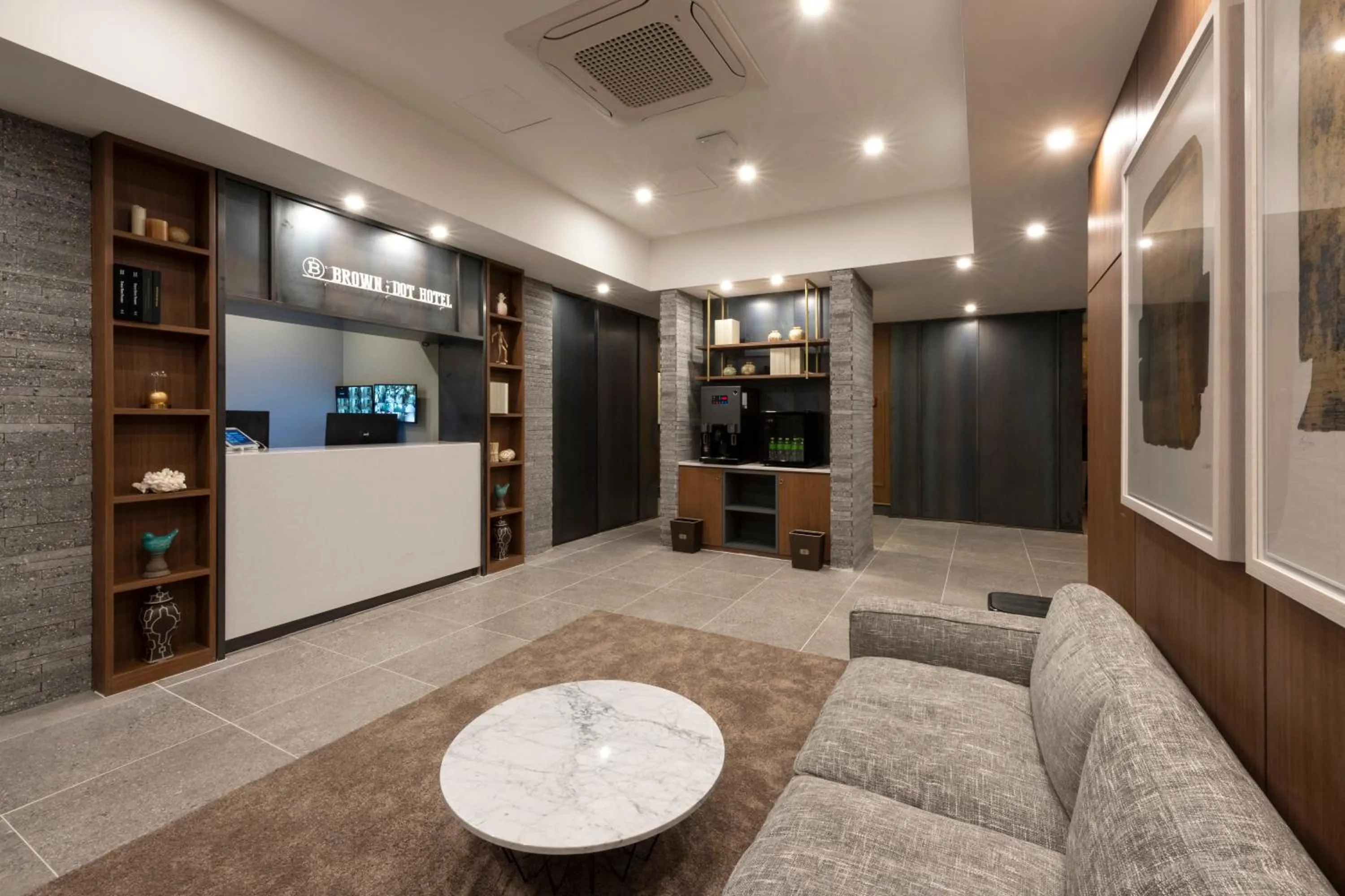 Brown-Dot Hotel Gupo