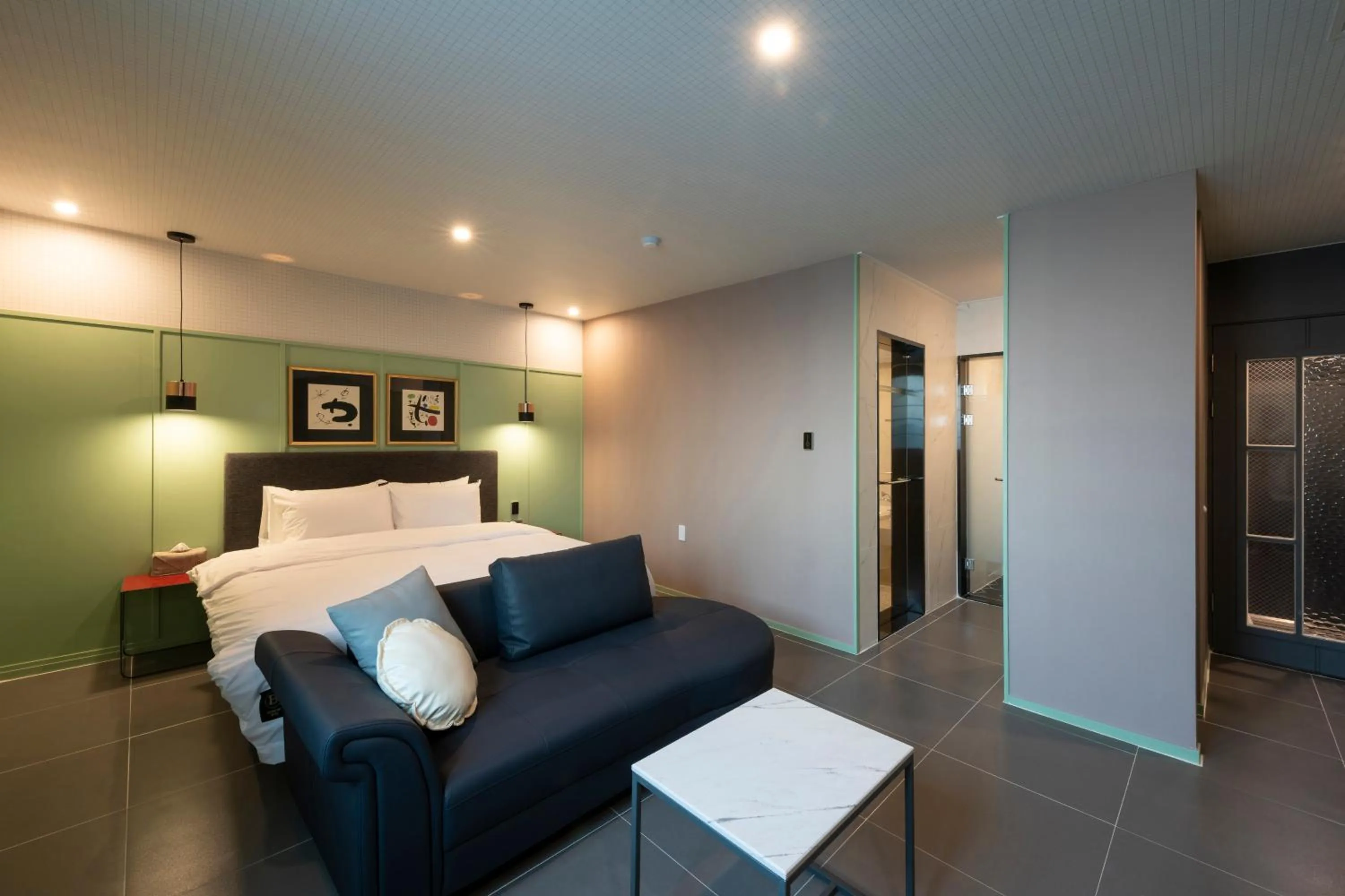 Bed in Brown-Dot Hotel Gupo