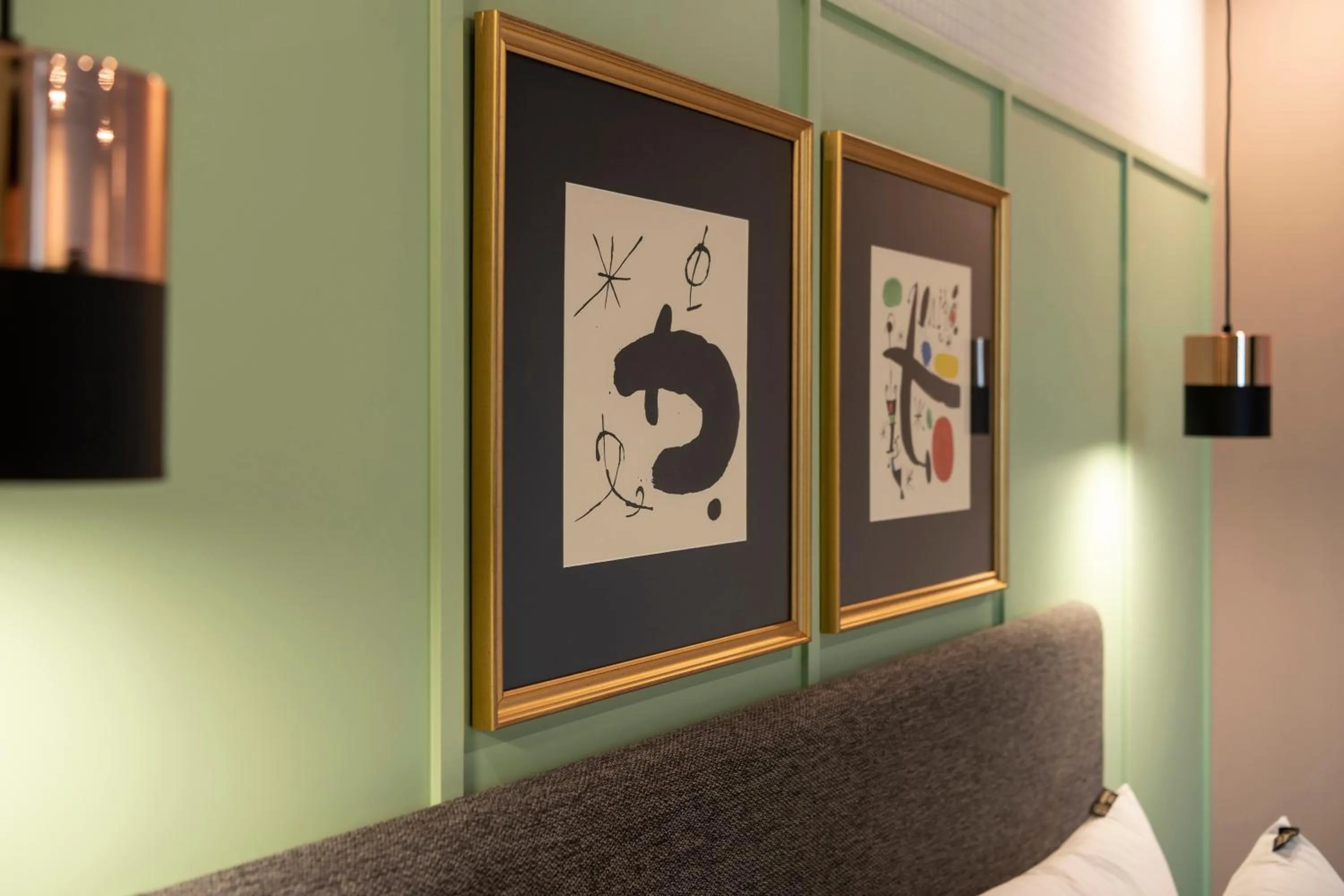 Brown-Dot Hotel Gupo