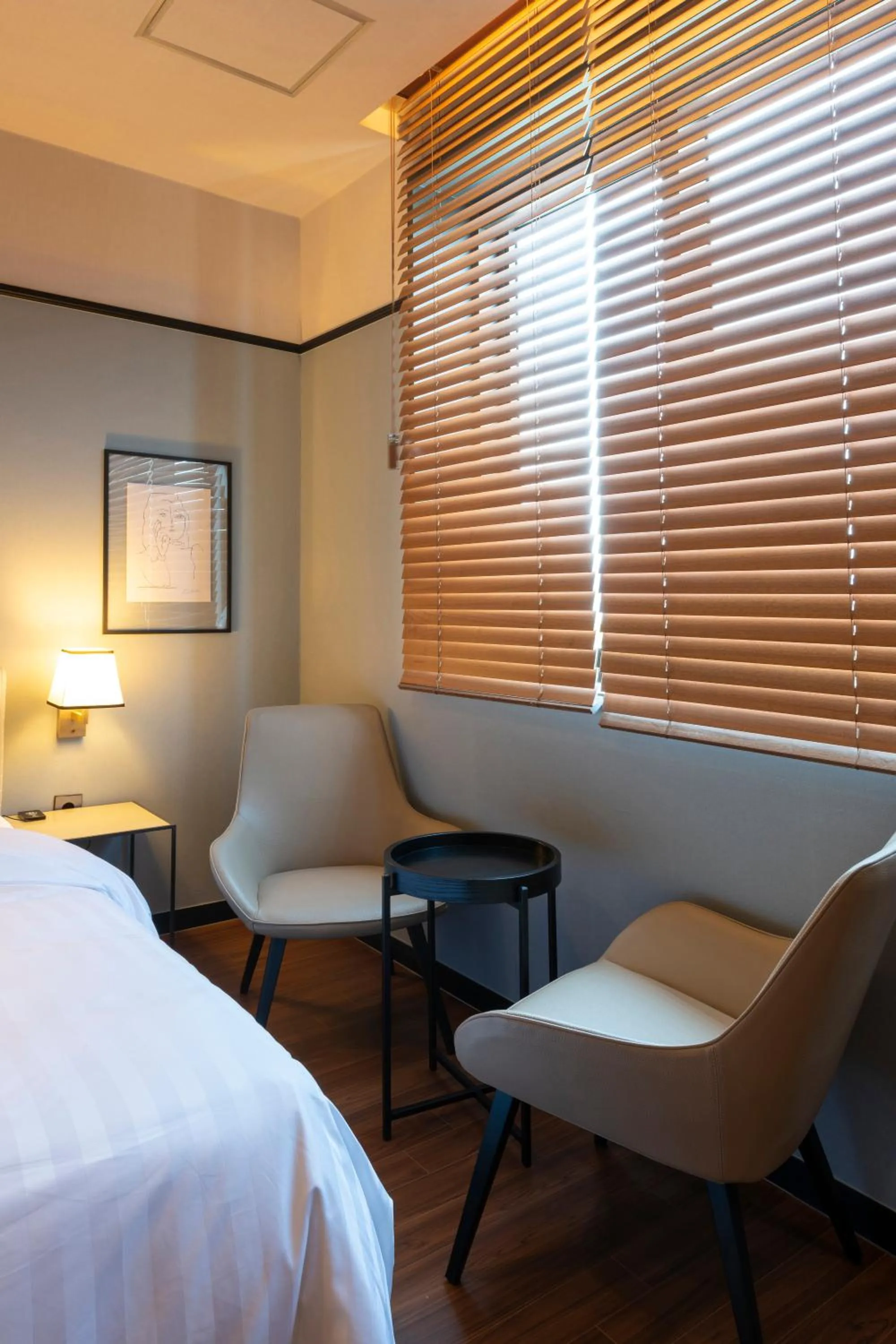 Bed in Brown-Dot Hotel Shinho