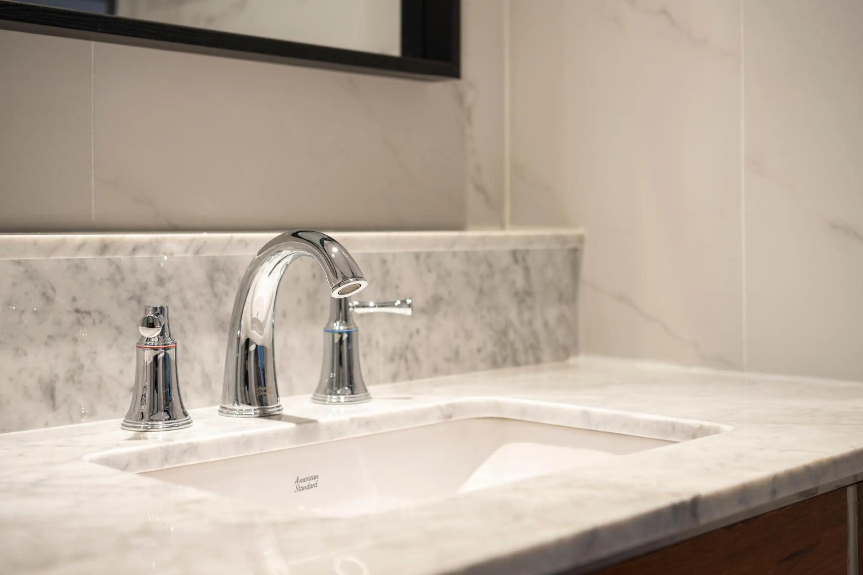 Brown-Dot Hotel Shinho